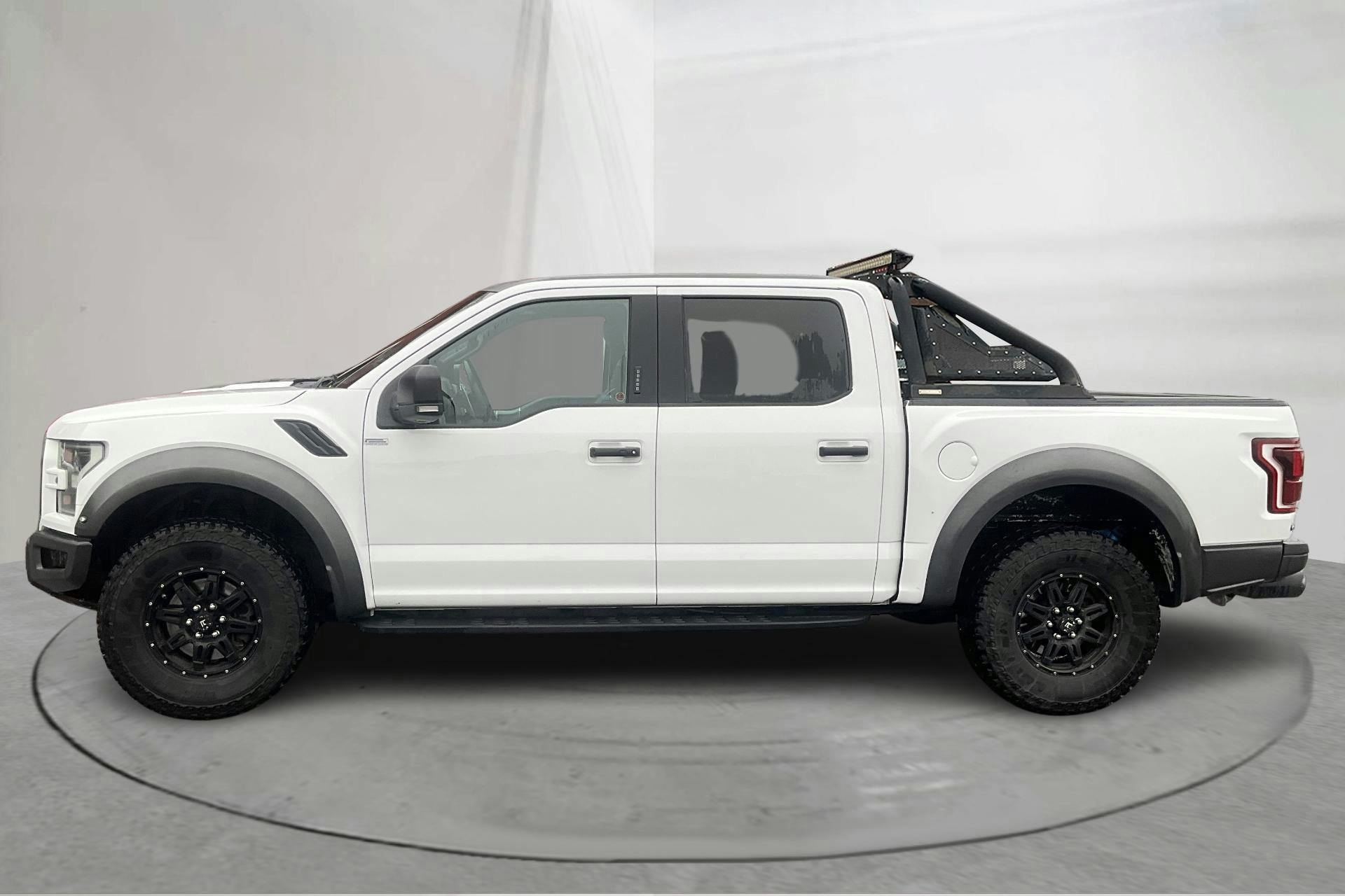 Presentationsfoto 2 av 17: Ford F150 Raptor SuperCrew (456hk) - 21 258 mil - Automat - vit - 2017