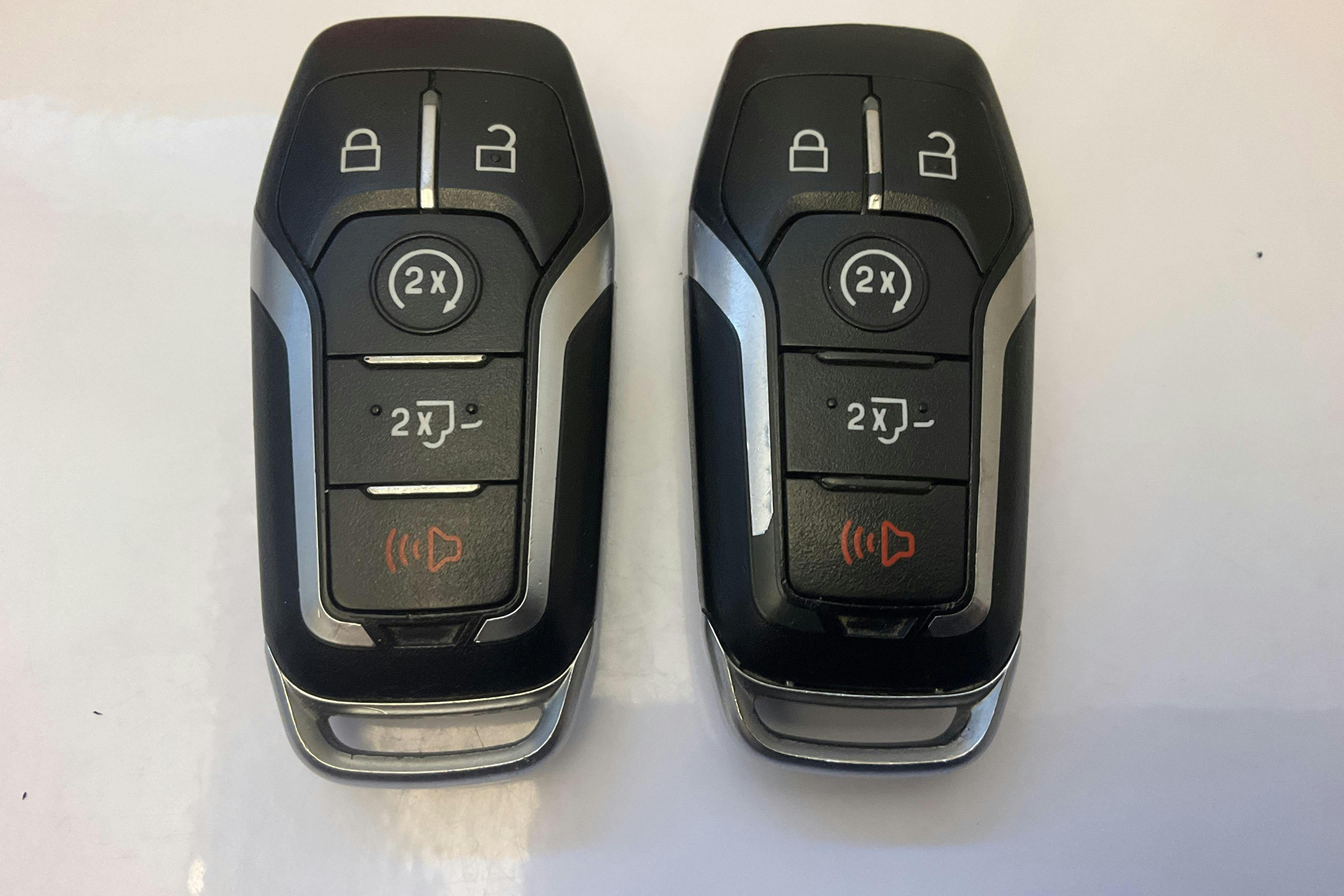 Presentationsfoto 17 av 17: Ford F150 Raptor SuperCrew (456hk) - 21 258 mil - Automat - vit - 2017