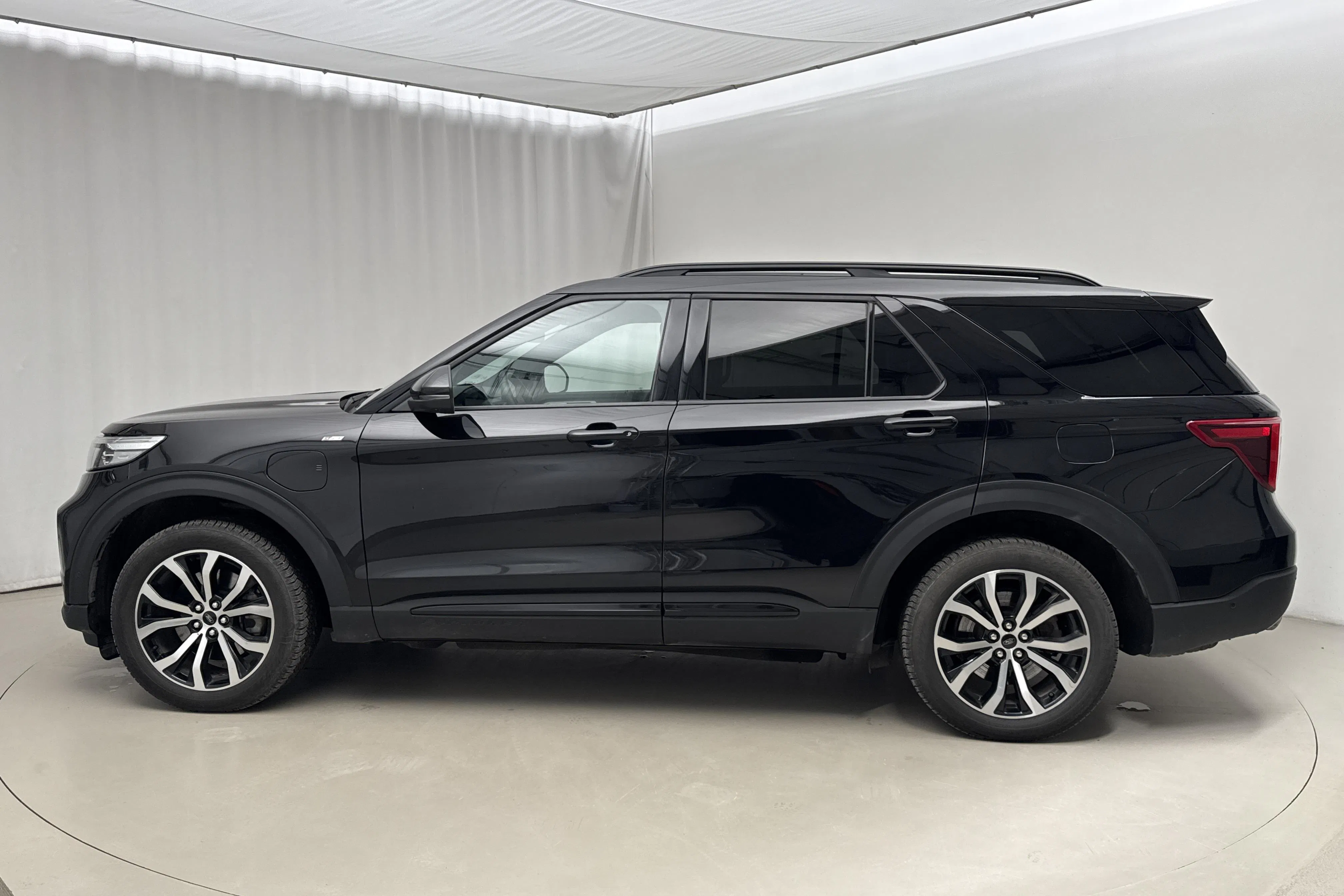 Presentation photo 2 of 23: Ford Explorer 3.0T EcoBoost (457hk) - 54 270 km - Automatic - black - 2022