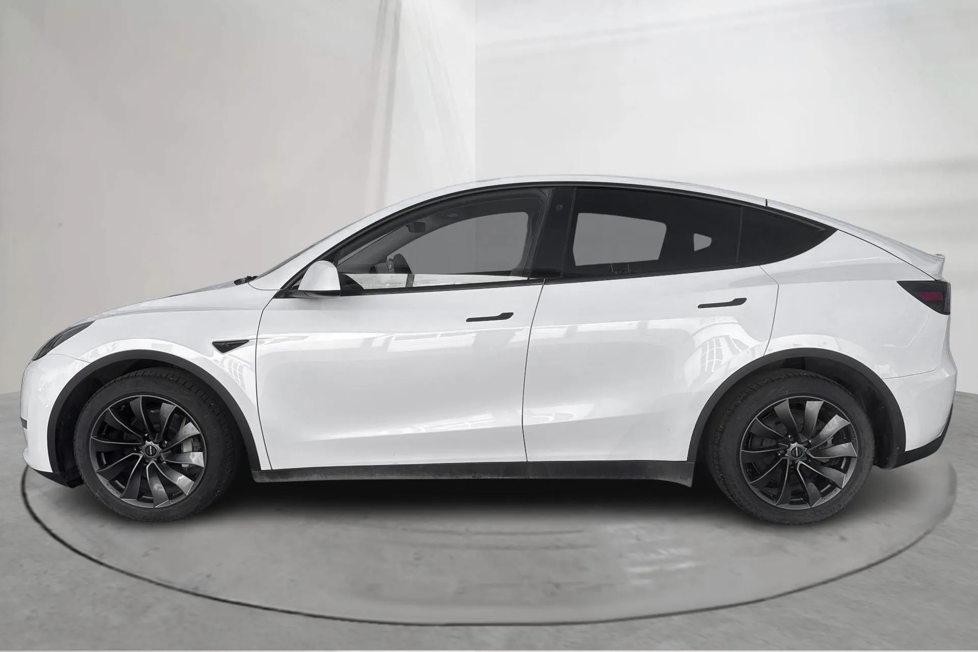 Presentationsfoto 2 av 20: Tesla Model Y Long Range Dual Motor AWD - 15 641 mil - Automat - vit - 2021