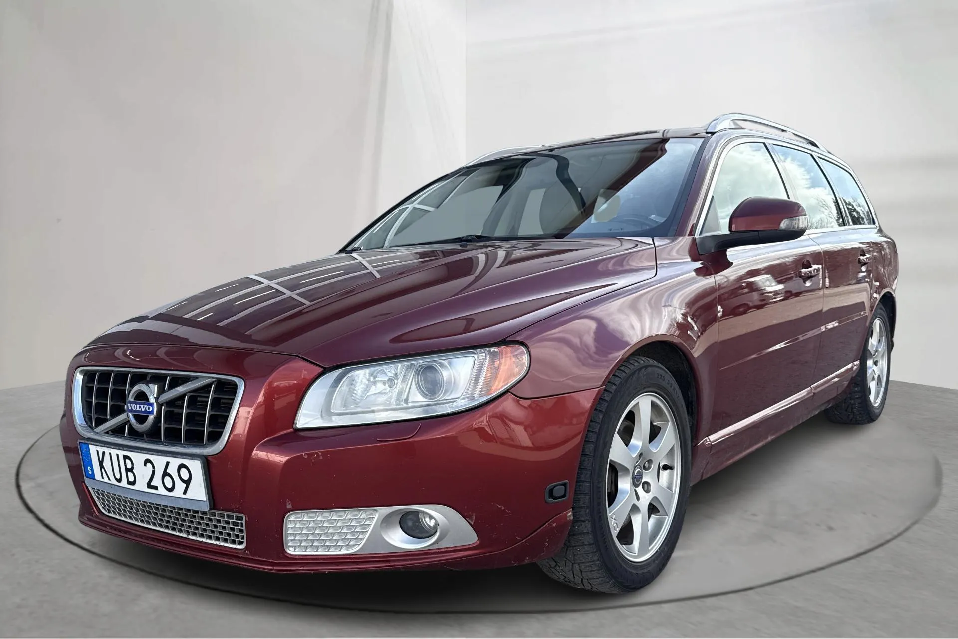 Presentation photo 1 of 14: Volvo V70 II 2.5FT (231hk) - 279 390 km - Manual - red - 2011