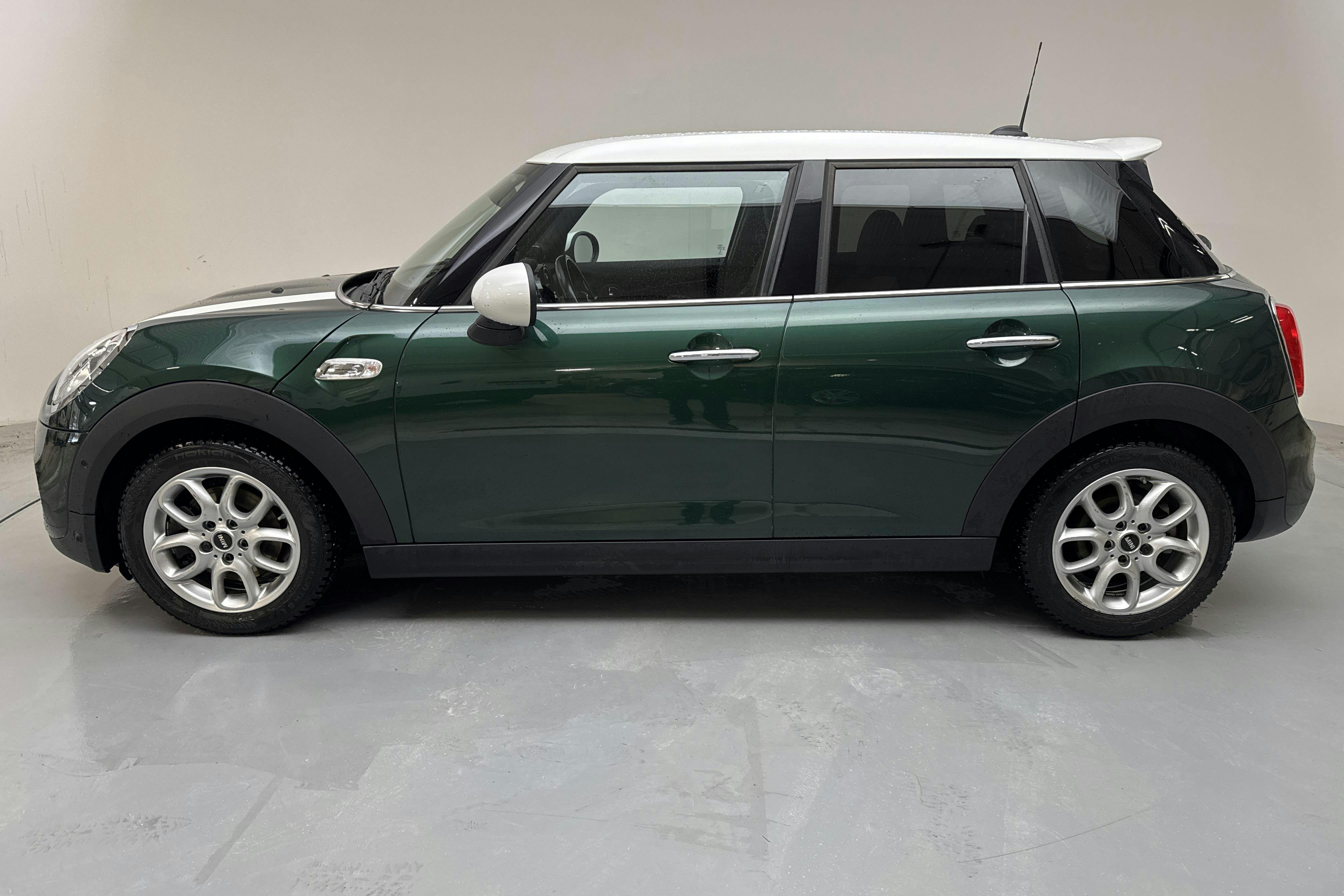 Presentation photo 2 of 15: MINI Cooper S Hatch 5dr (192hk) - 48 960 km - Automatic - green - 2017