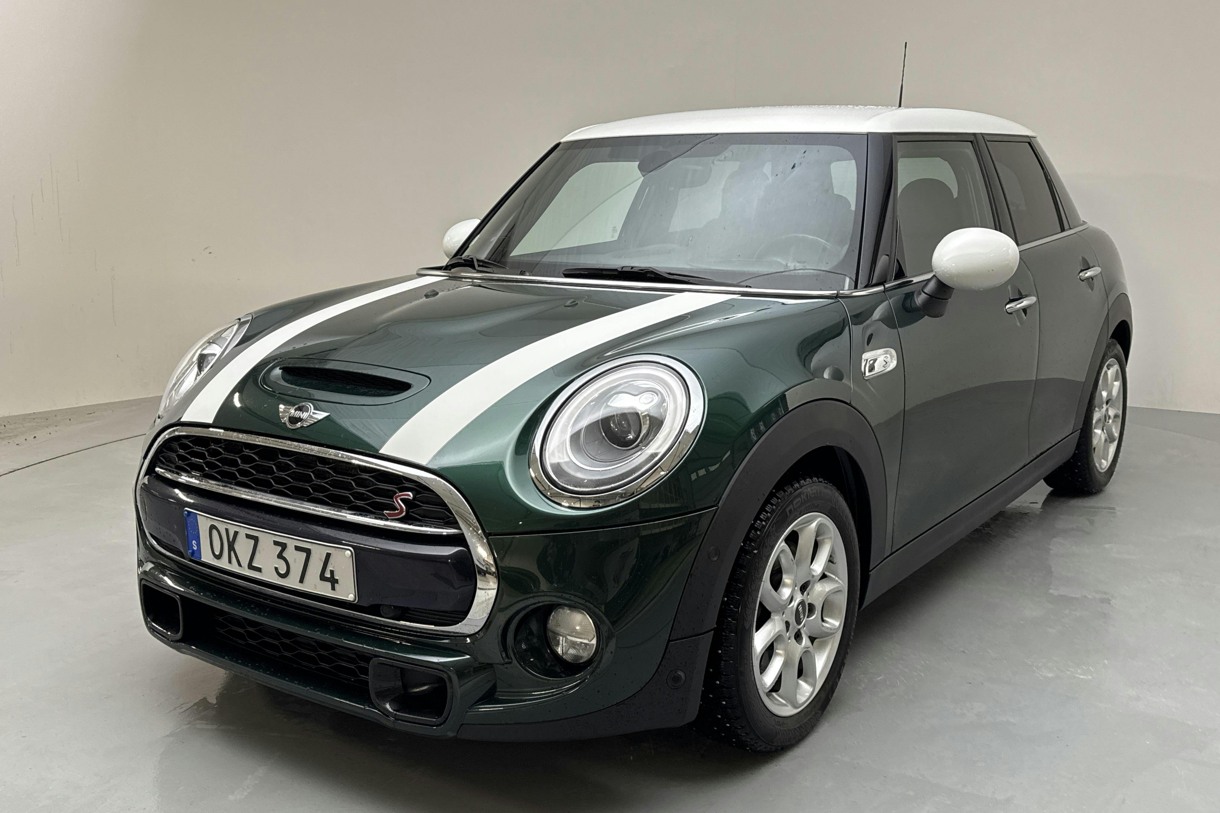 Presentation photo 1 of 15: MINI Cooper S Hatch 5dr (192hk) - 48 960 km - Automatic - green - 2017