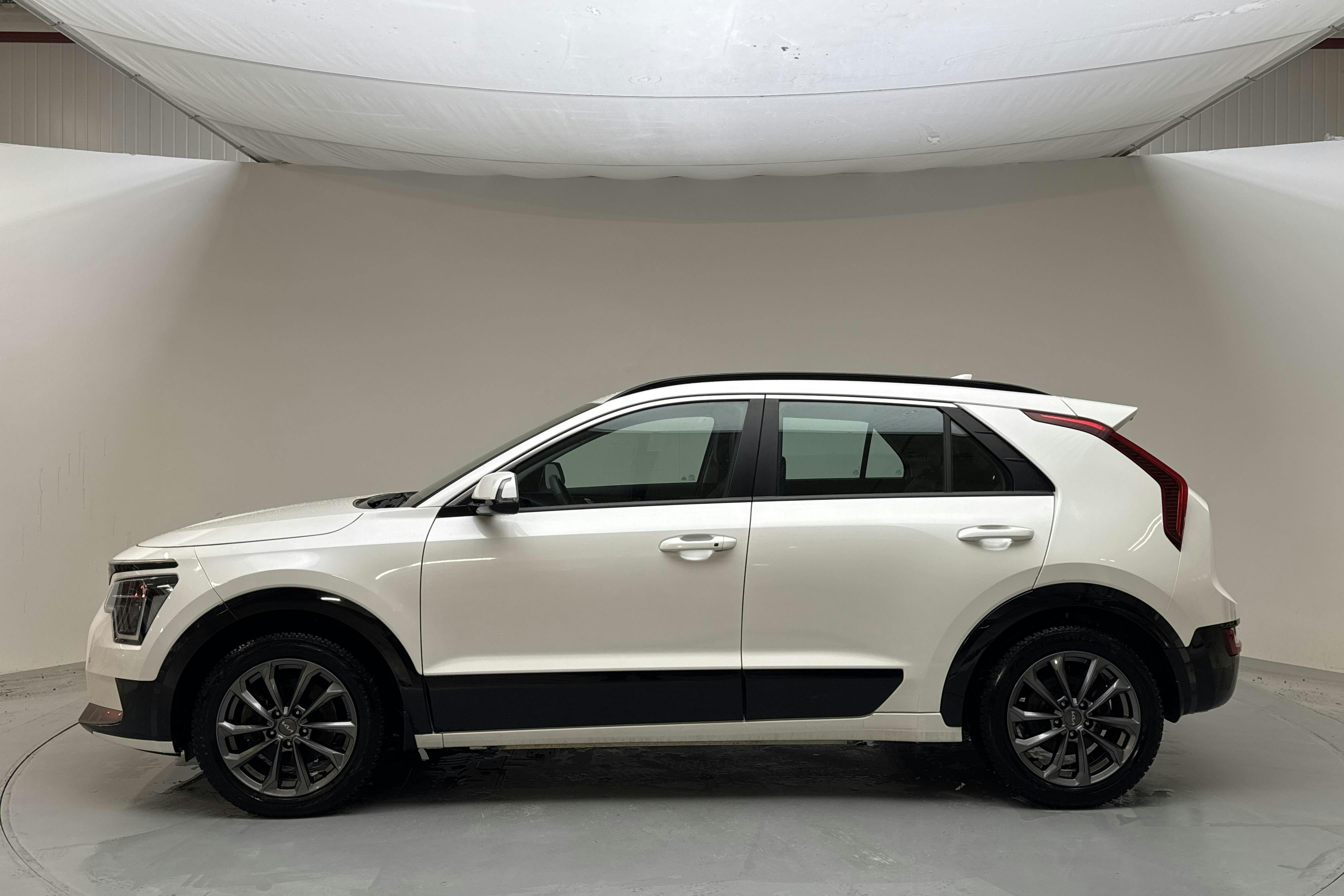 Presentationsfoto 2 av 14: KIA Niro EV 65kWh (204hk) - 6 005 mil - Automat - vit - 2023