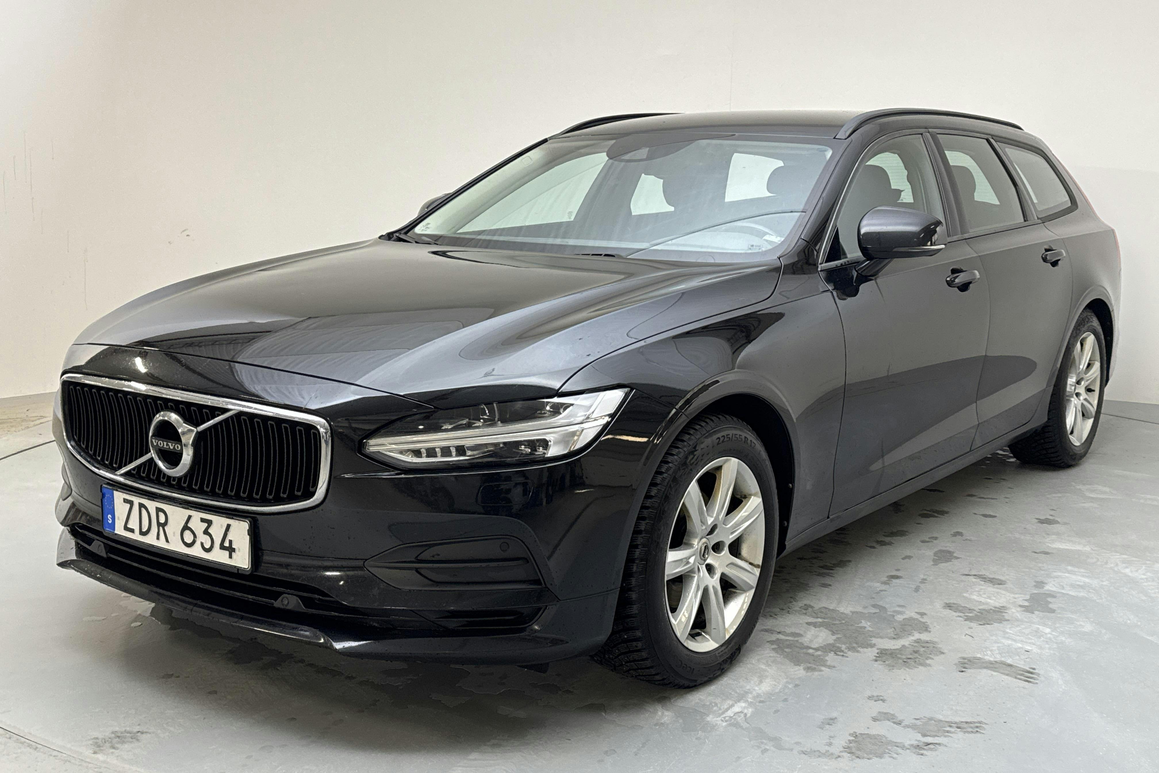Presentationsfoto 1 av 15: Volvo V90 D4 (190hk) - 20 350 mil - Manuell - svart - 2018
