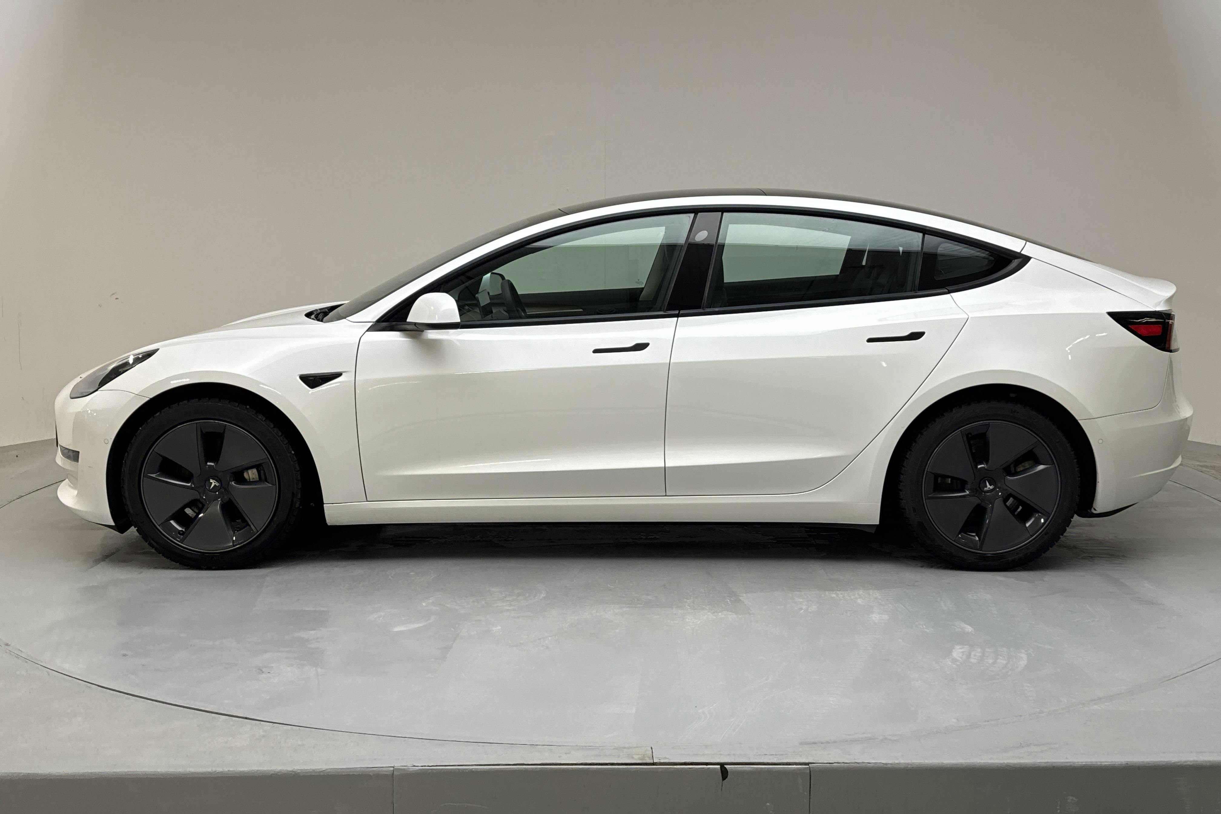 Presentation photo 2 of 20: Tesla Model 3 Long Range Dual Motor AWD - 78 790 km - Automatic - white - 2021