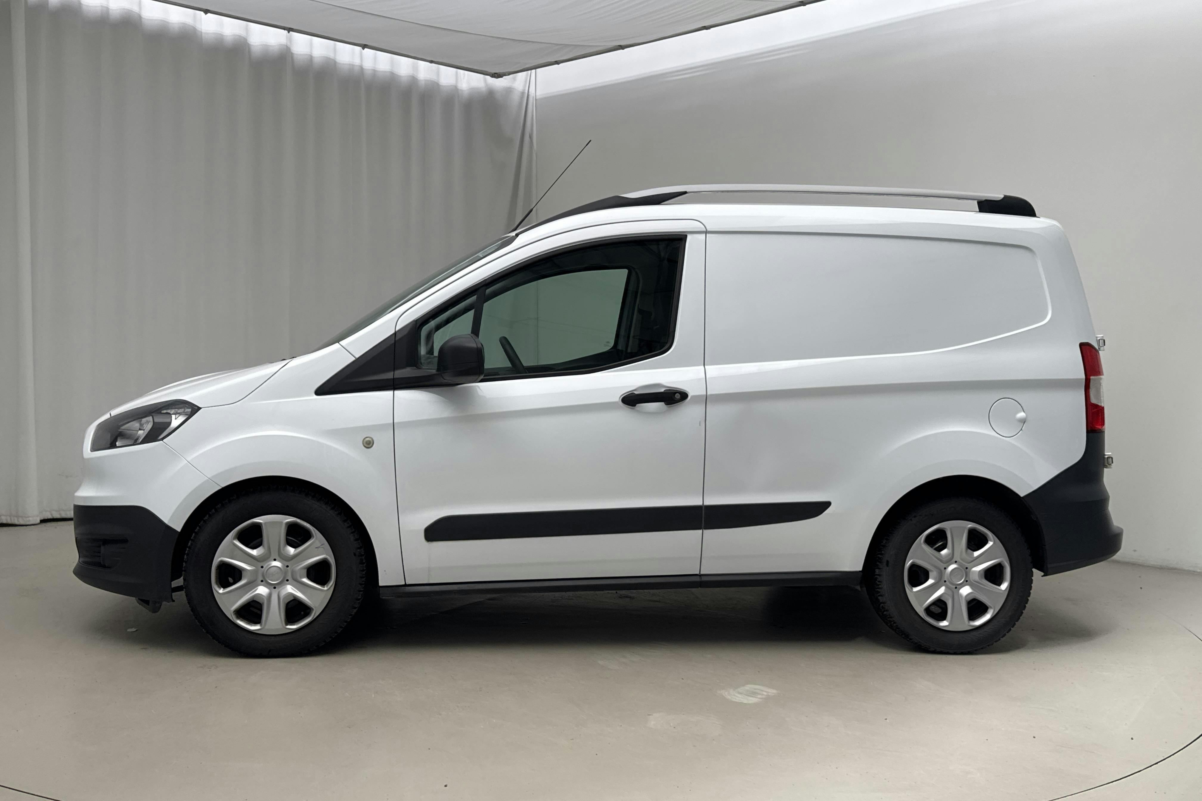 Presentation photo 2 of 13: Ford Transit Courier 1.5 TDCI (75hk) - 23 210 km - Manual - white - 2017