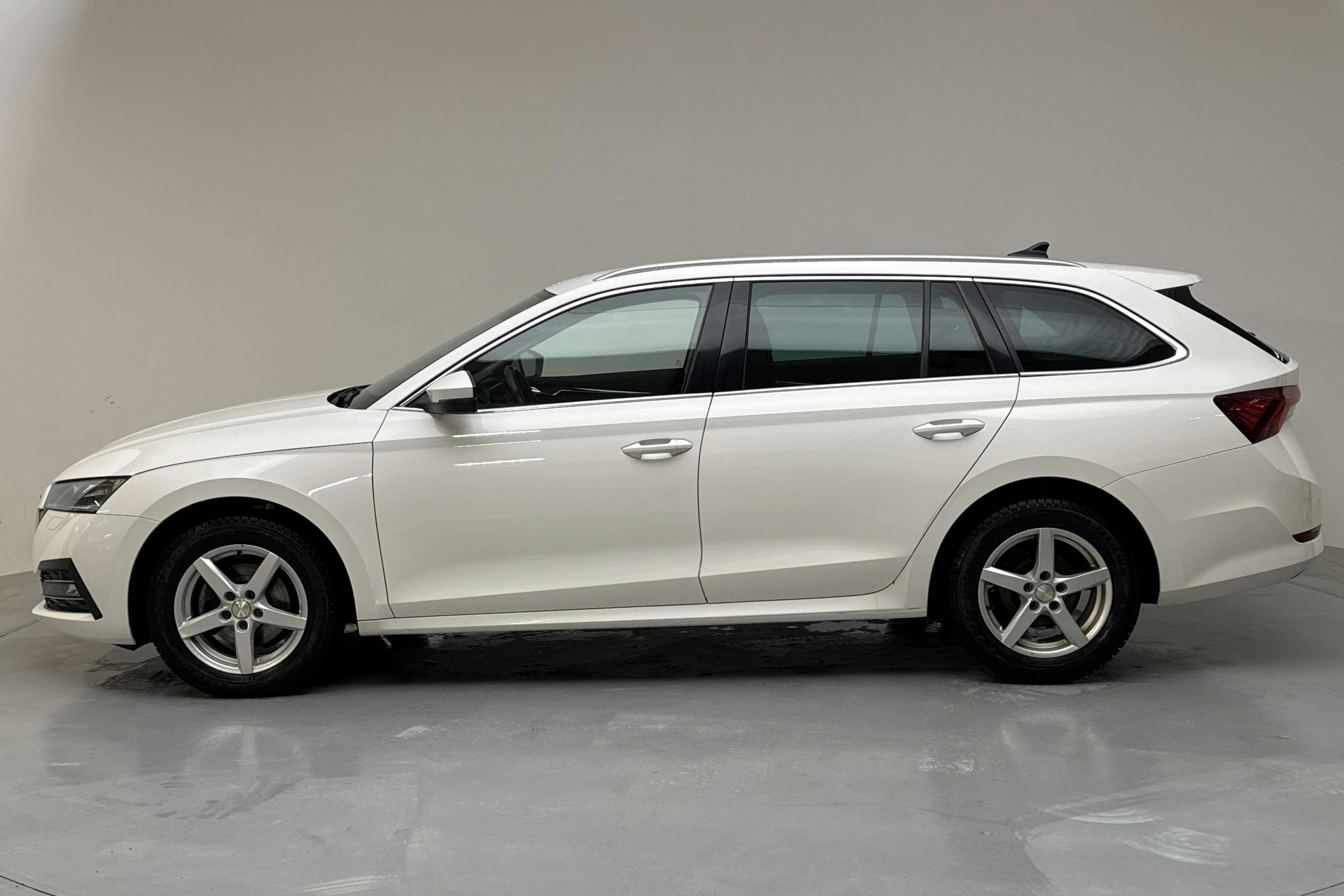 Presentation photo 2 of 15: Skoda Octavia 2.0 TDI Combi (150hk) - 75 770 km - Automatic - white - 2022