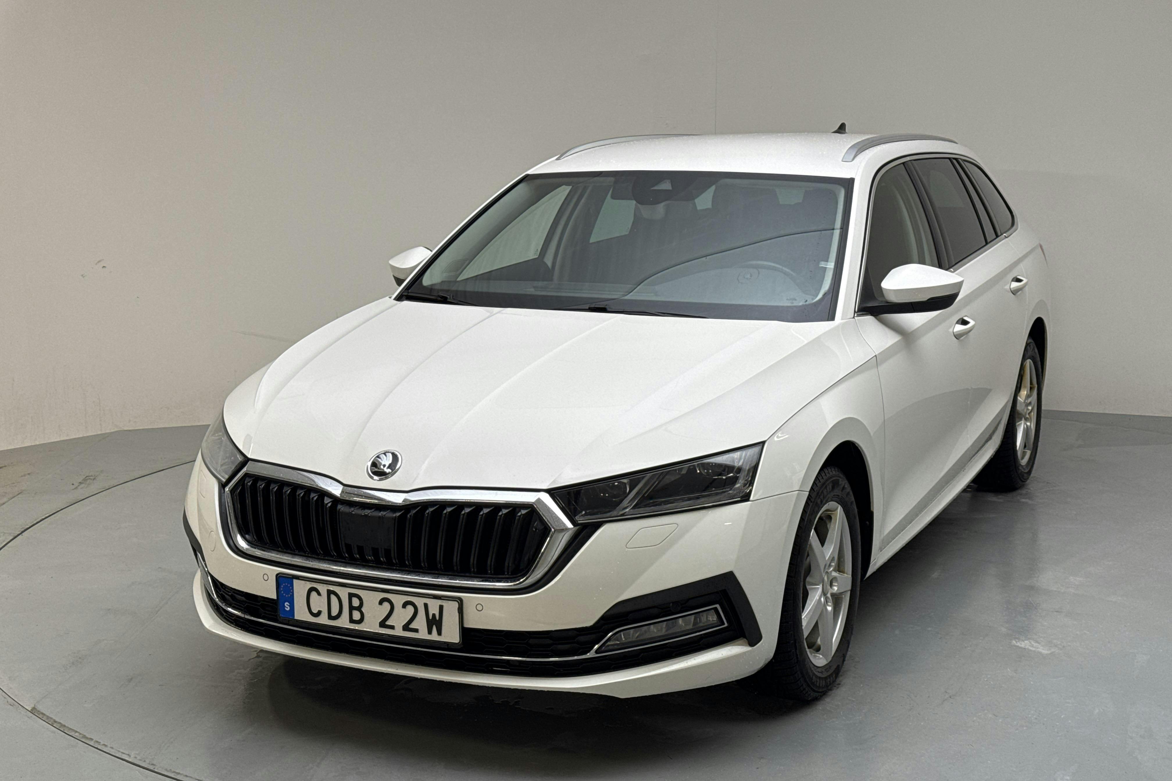 Presentation photo 1 of 15: Skoda Octavia 2.0 TDI Combi (150hk) - 75 770 km - Automatic - white - 2022