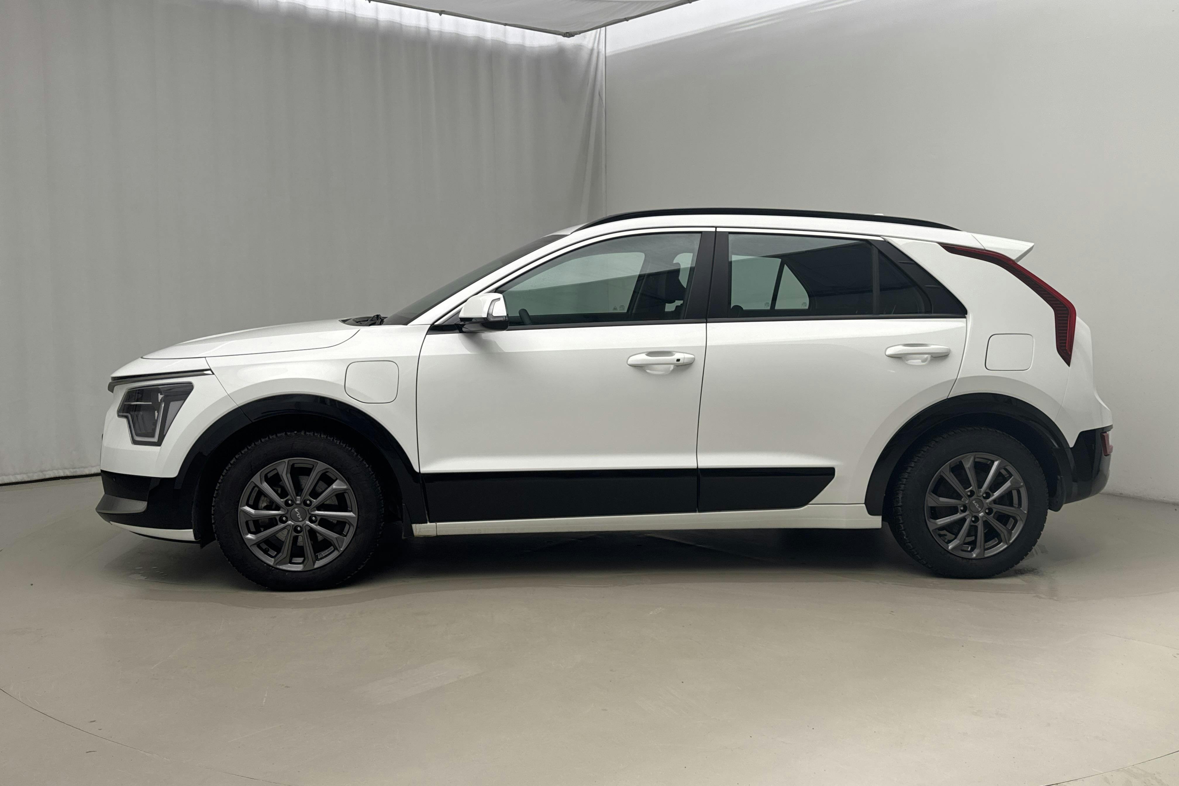 Presentationsfoto 2 av 22: KIA Niro Plug-in Hybrid (183hk) - 4 510 mil - Automat - vit - 2023