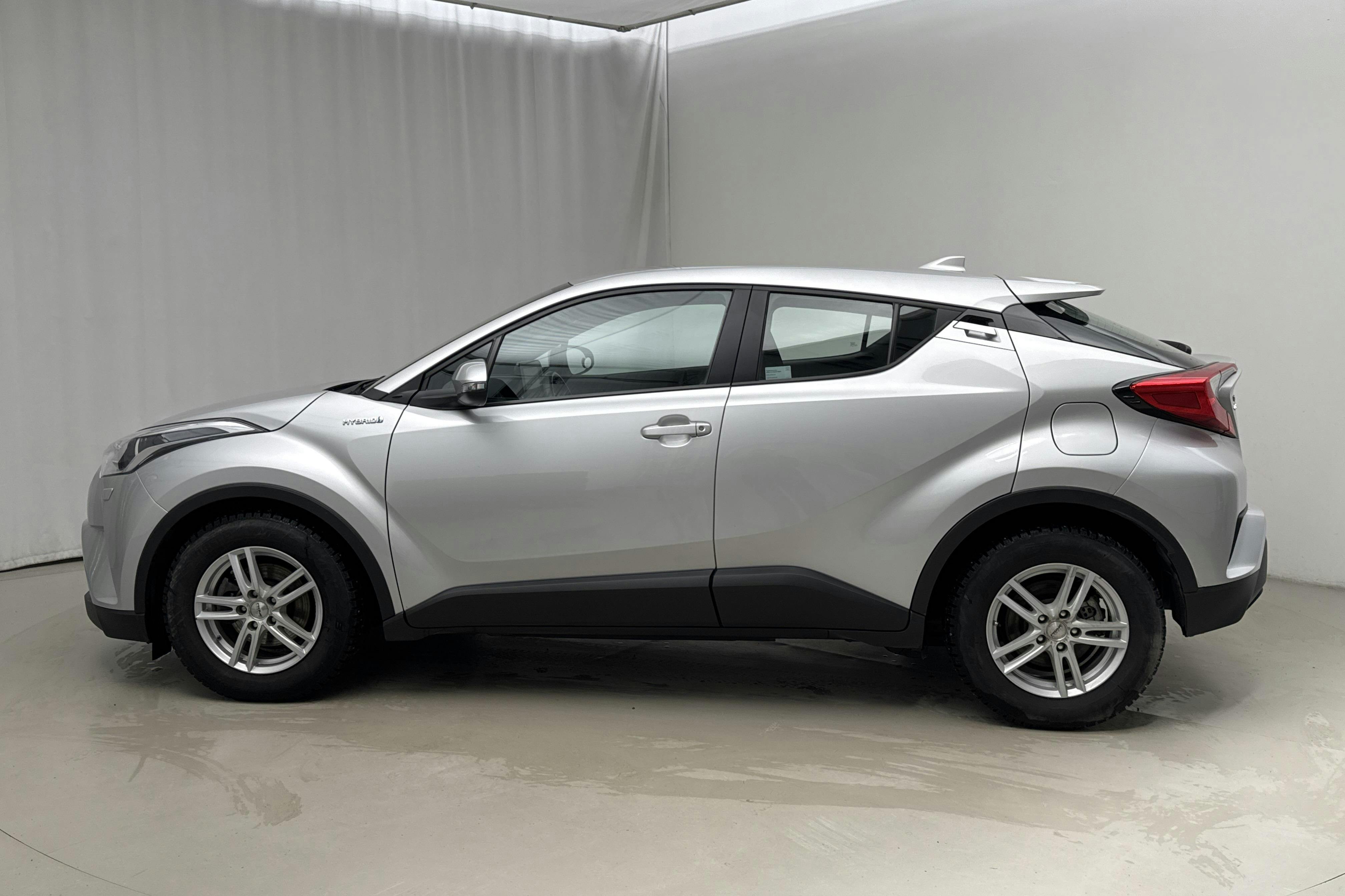 Presentation photo 2 of 14: Toyota C-HR 1.8 HSD (122hk) - 56 970 km - Automatic - silver - 2019