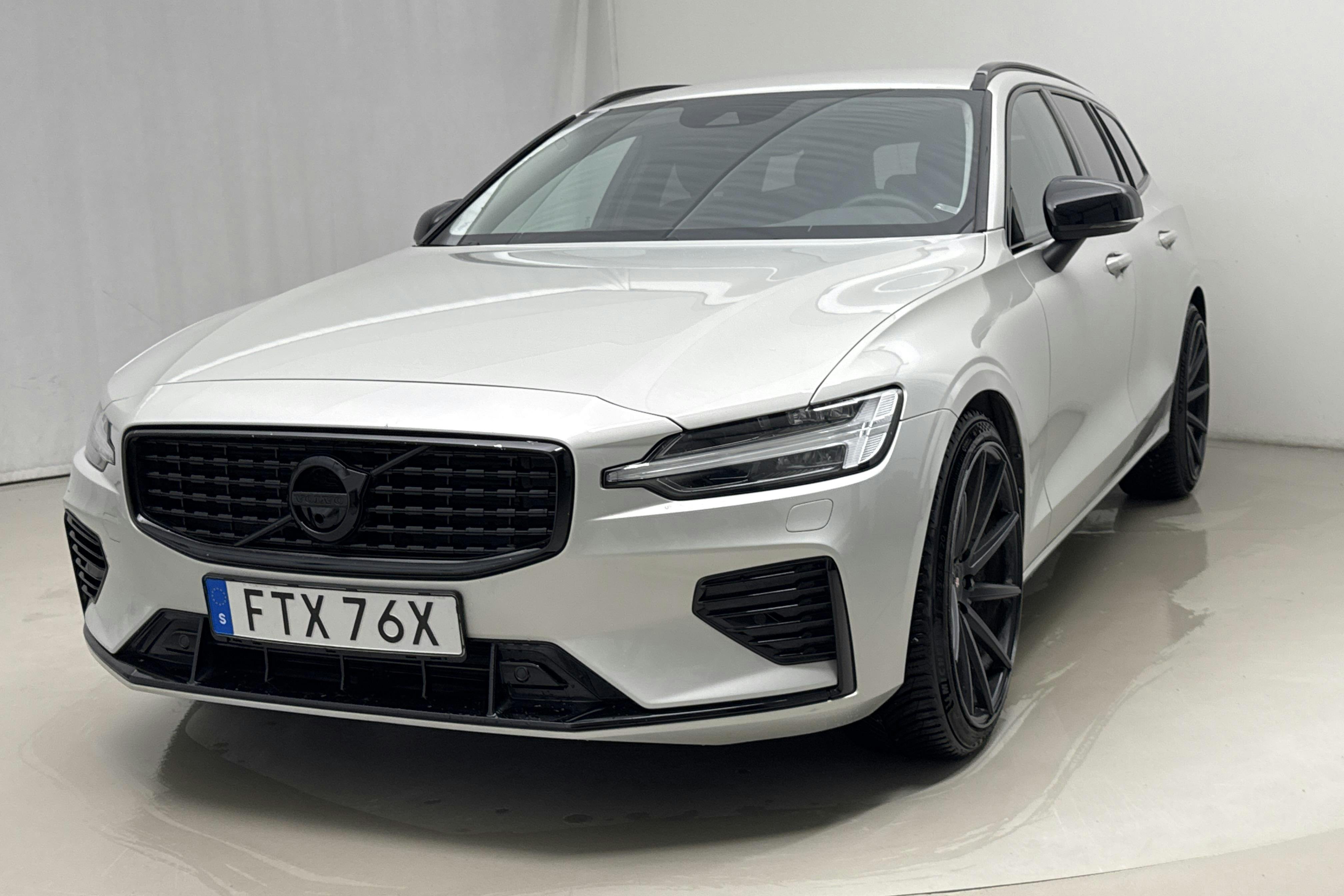 Presentationsfoto 1 av 16: Volvo V60 B4 Mildhybrid, Diesel (197hk) - 12 276 mil - Automat - vit - 2022