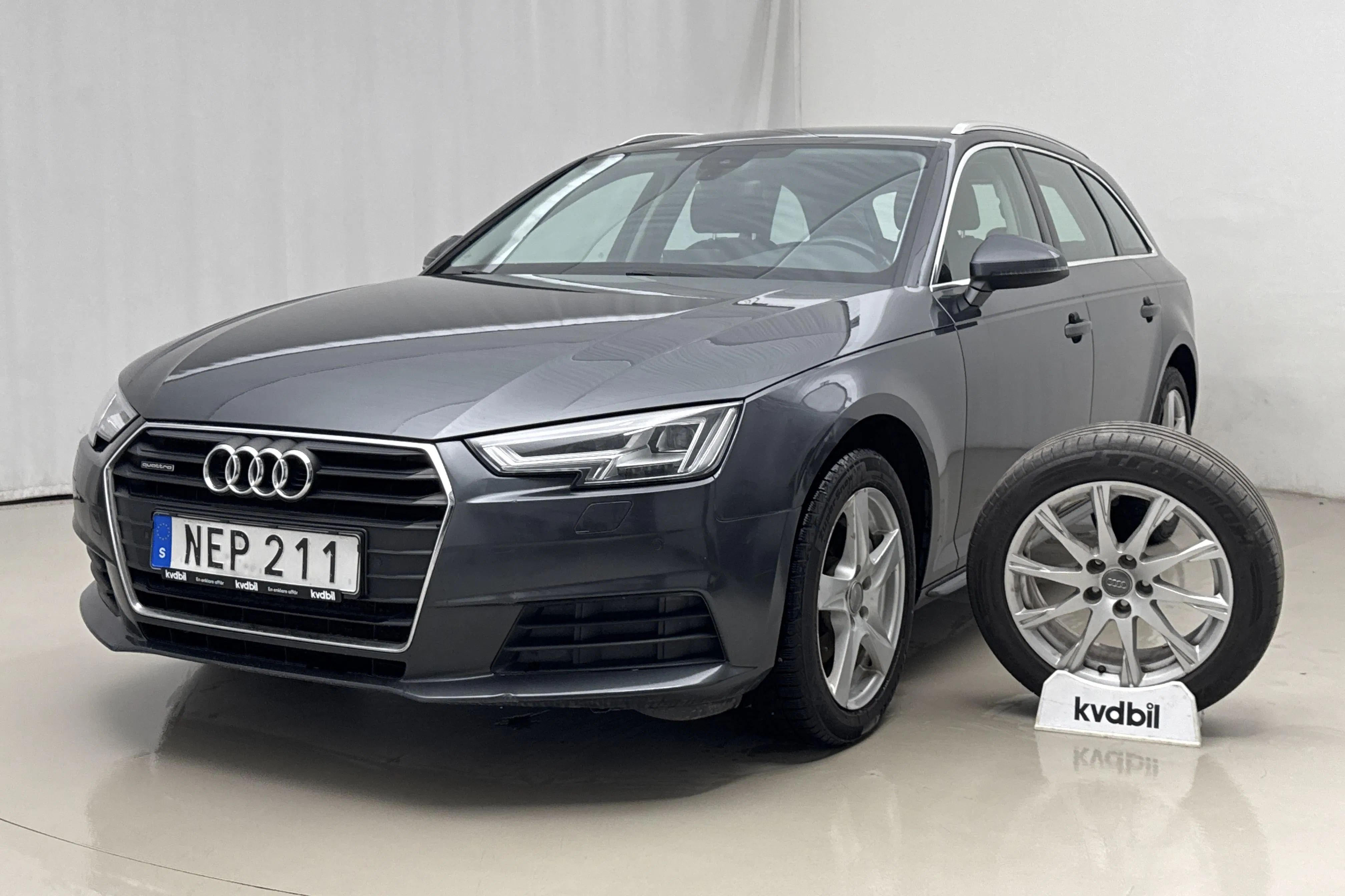 Presentation photo 1 of 19: Audi A4 2.0 TDI Avant quattro (190hk) - 166 260 km - Automatic - gray - 2016