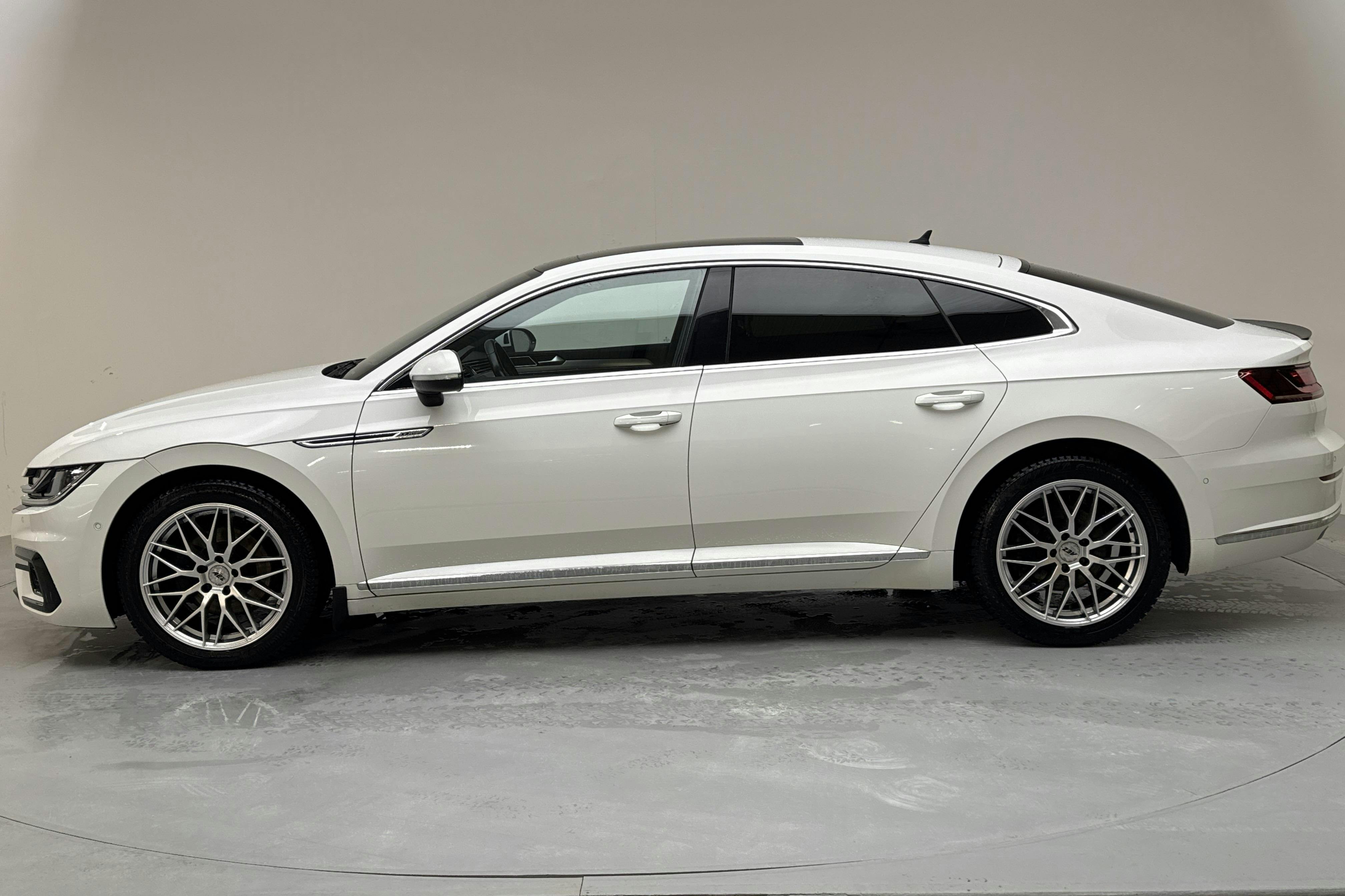 Presentation photo 2 of 17: VW Arteon 2.0 TDI 4MOTION (190hk) - 174 460 km - Automatic - white - 2019