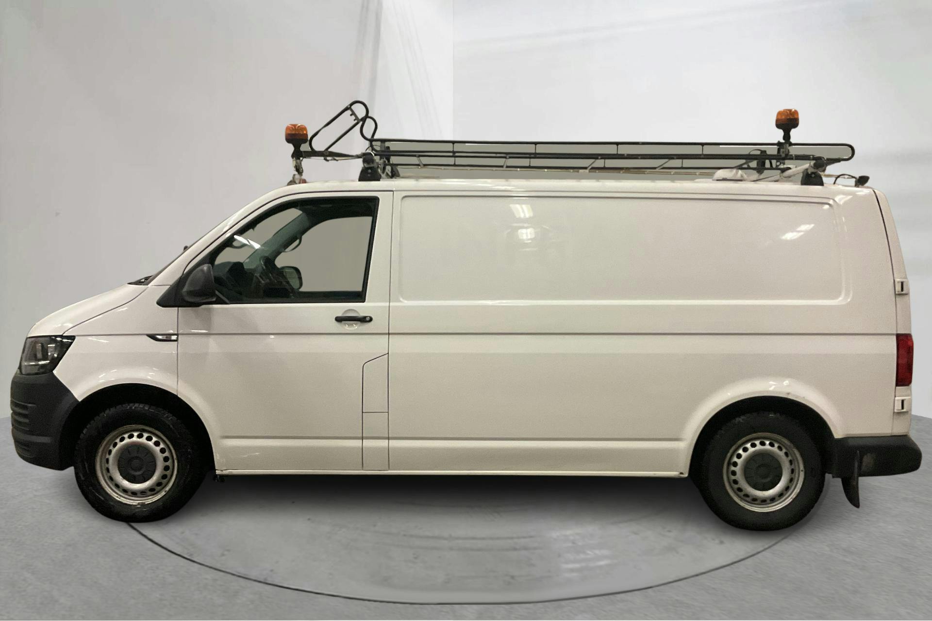 Presentation photo 2 of 18: VW Transporter T6 2.0 TDI BMT Skåp 4MOTION (150hk) - 184 020 km - Manual - white - 2018