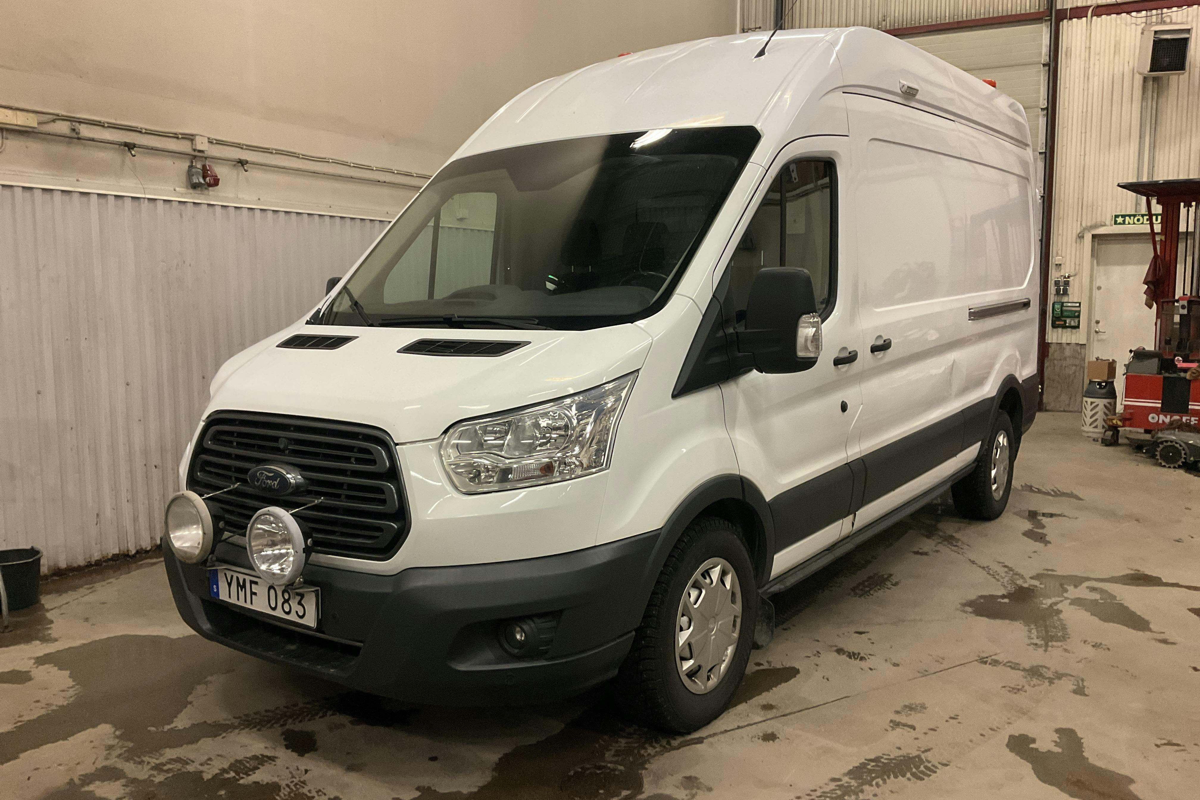 Presentation photo 1 of 17: Ford Transit 350 2.0 TDCi AWD Skåp (130hk) - 121 460 km - Manual - white - 2017