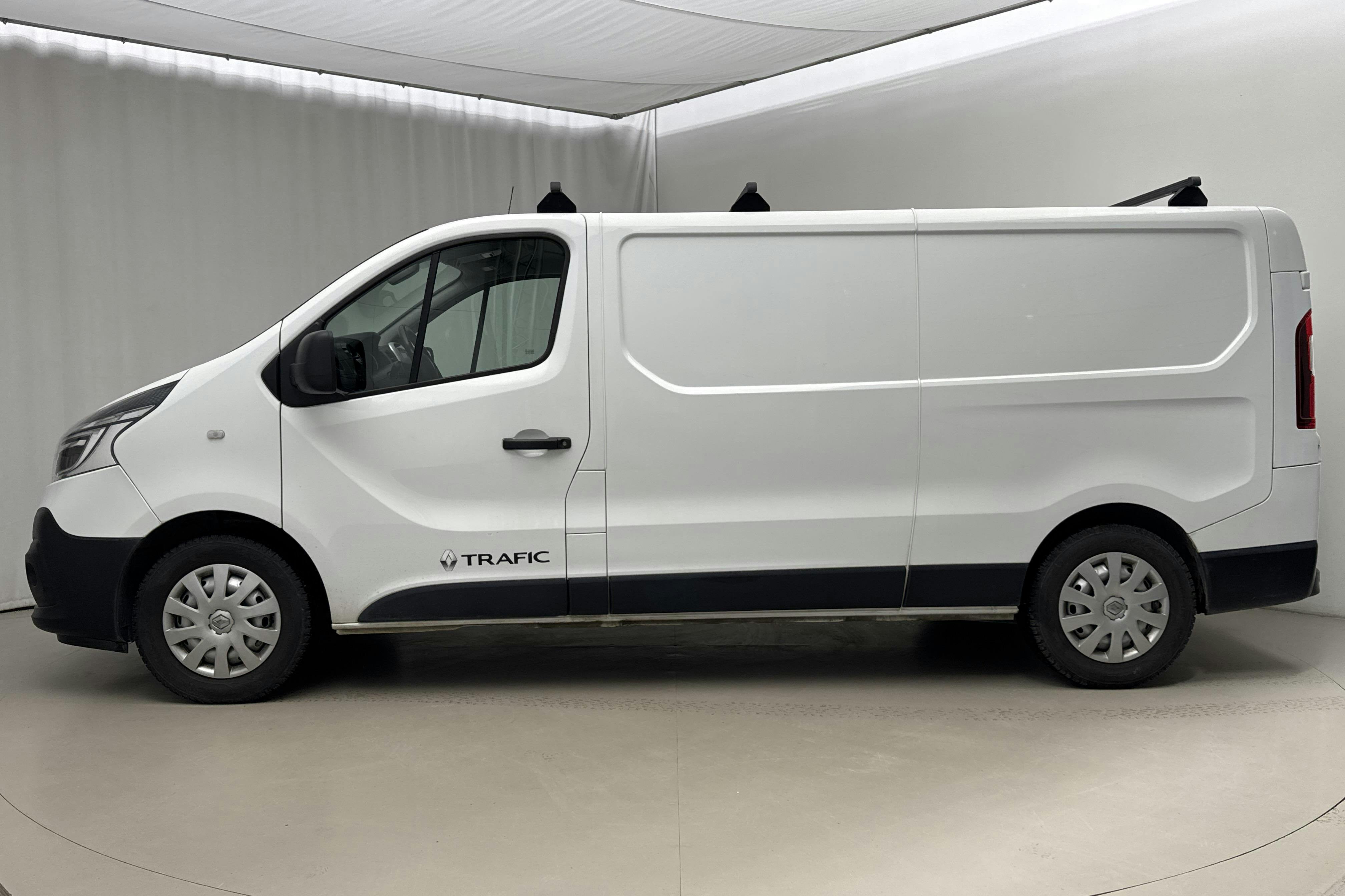 Presentation photo 2 of 13: Renault Trafic 2.0 dCi Skåp (145hk) - 47 680 km - Automatic - white - 2020