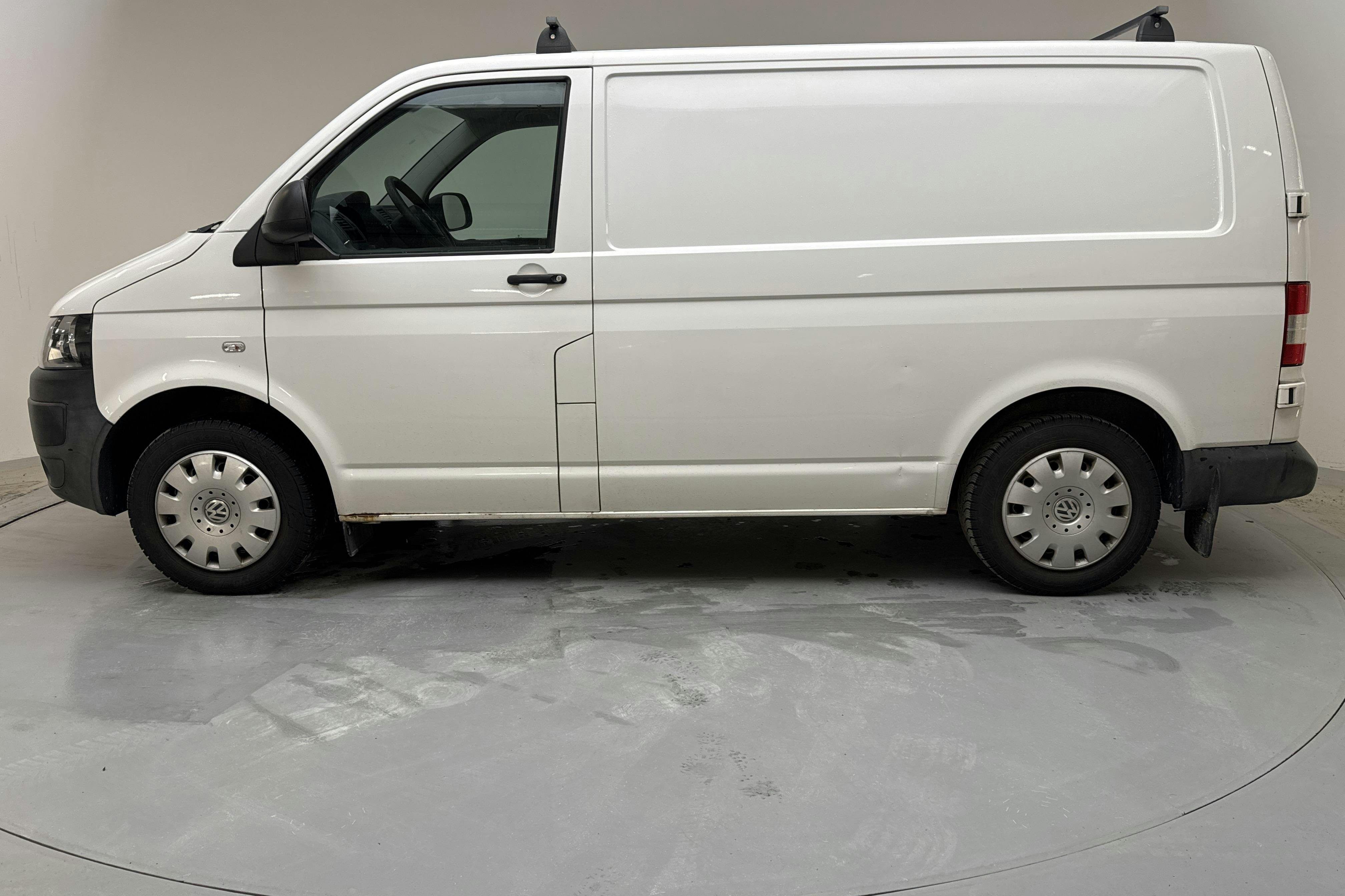 Presentationsfoto 2 av 11: VW Transporter T5 2.0 TDI (102hk) - 11 700 mil - Manuell - vit - 2014