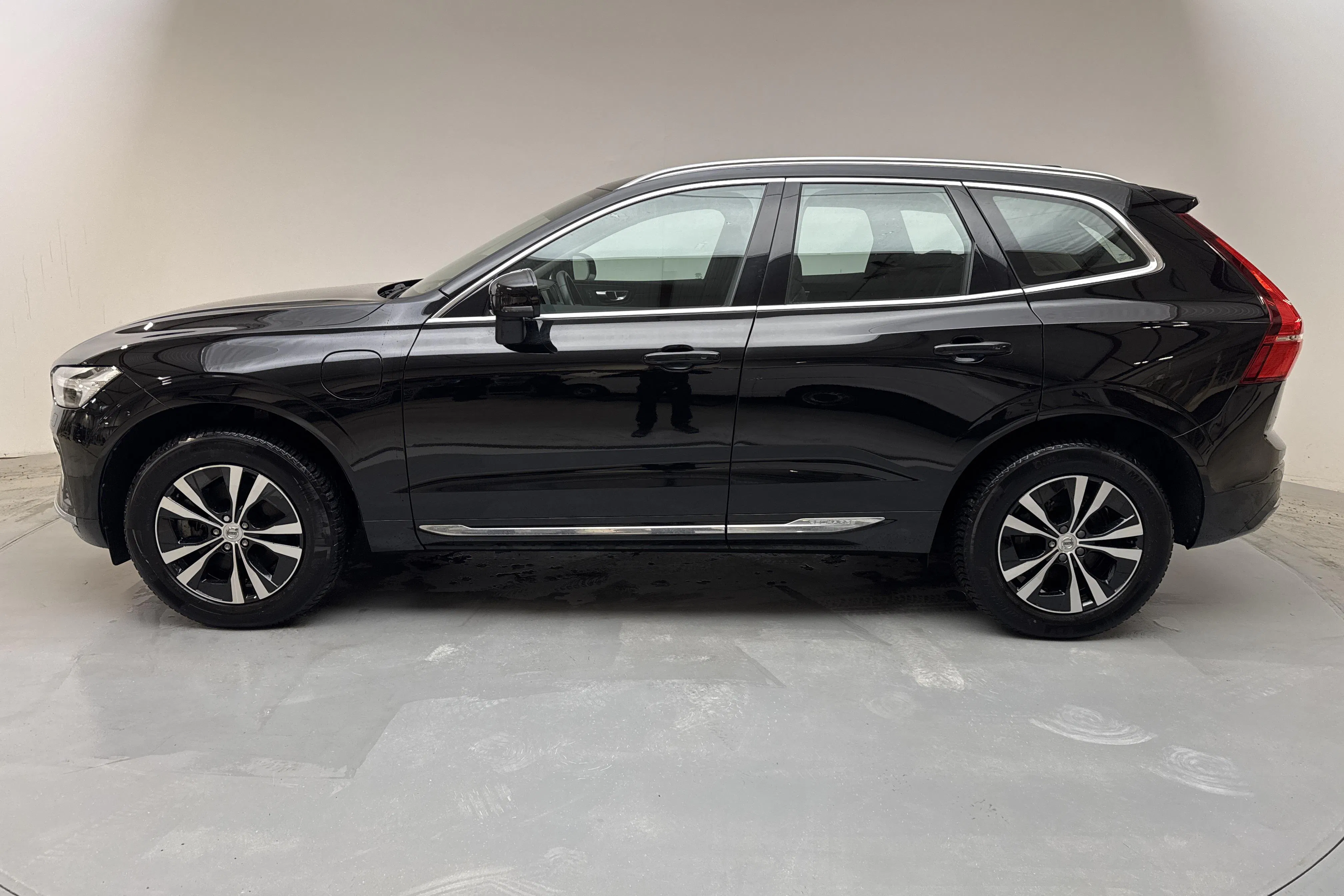 Presentationsfoto 2 av 19: Volvo XC60 T6 AWD Recharge (350hk) - 7 610 mil - Automat - svart - 2023