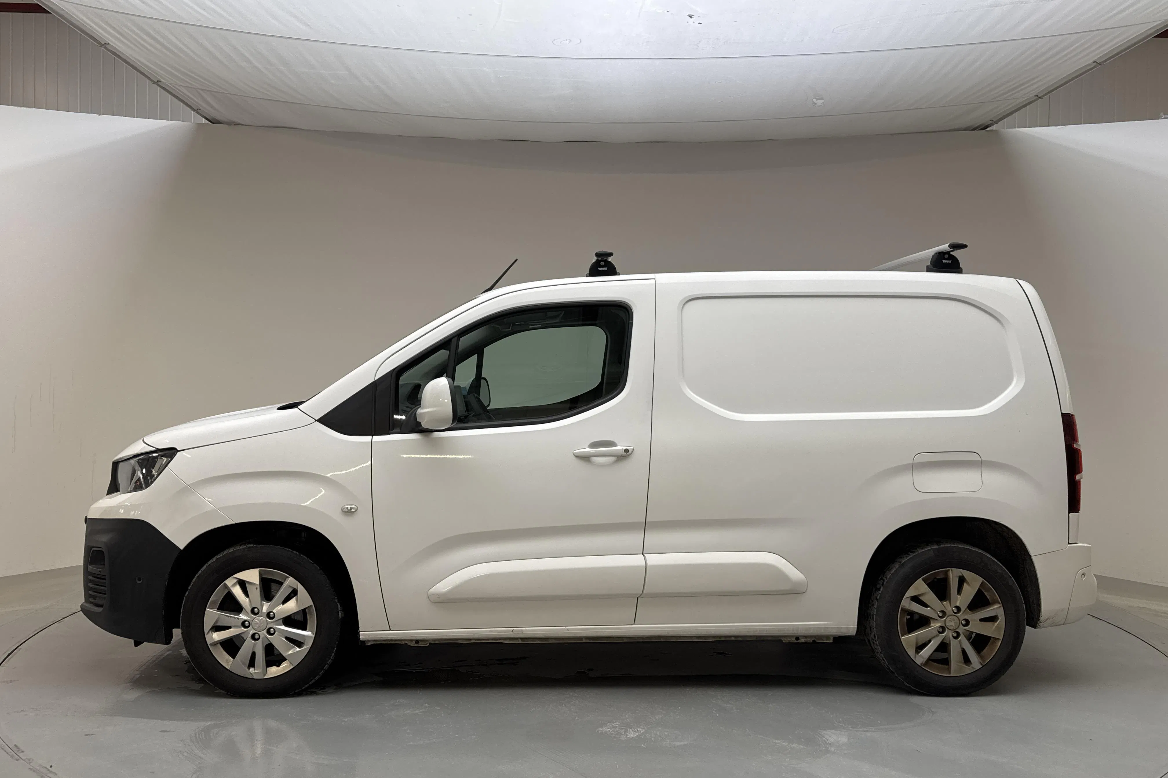 Presentationsfoto 2 av 13: Peugeot Partner 1.5 HDI Skåp (100hk) - 14 506 mil - Manuell - vit - 2019