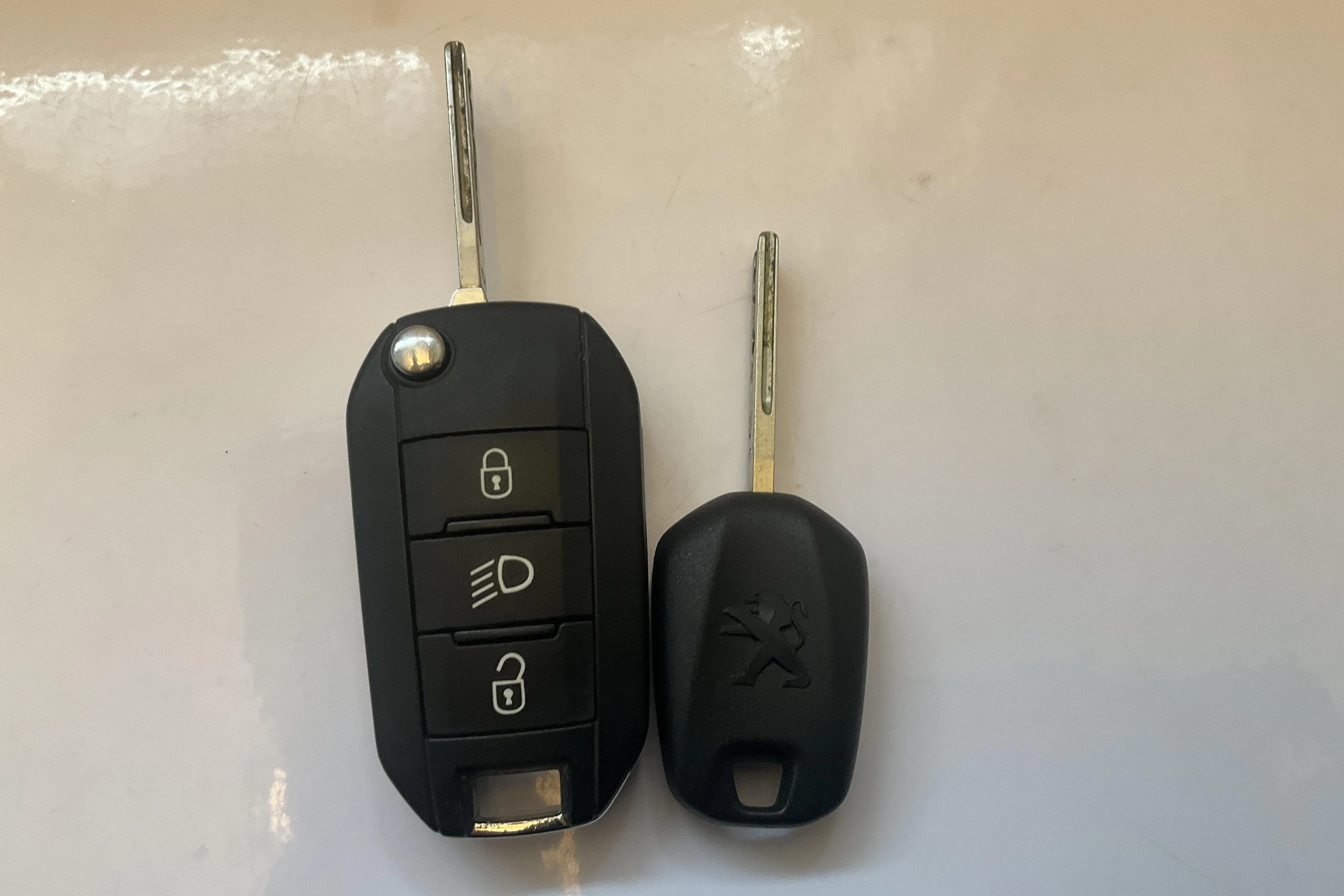 Presentation photo 13 of 13: Peugeot 2008 1.2 VTi (82hk) - 66 620 km - Manual - 2016