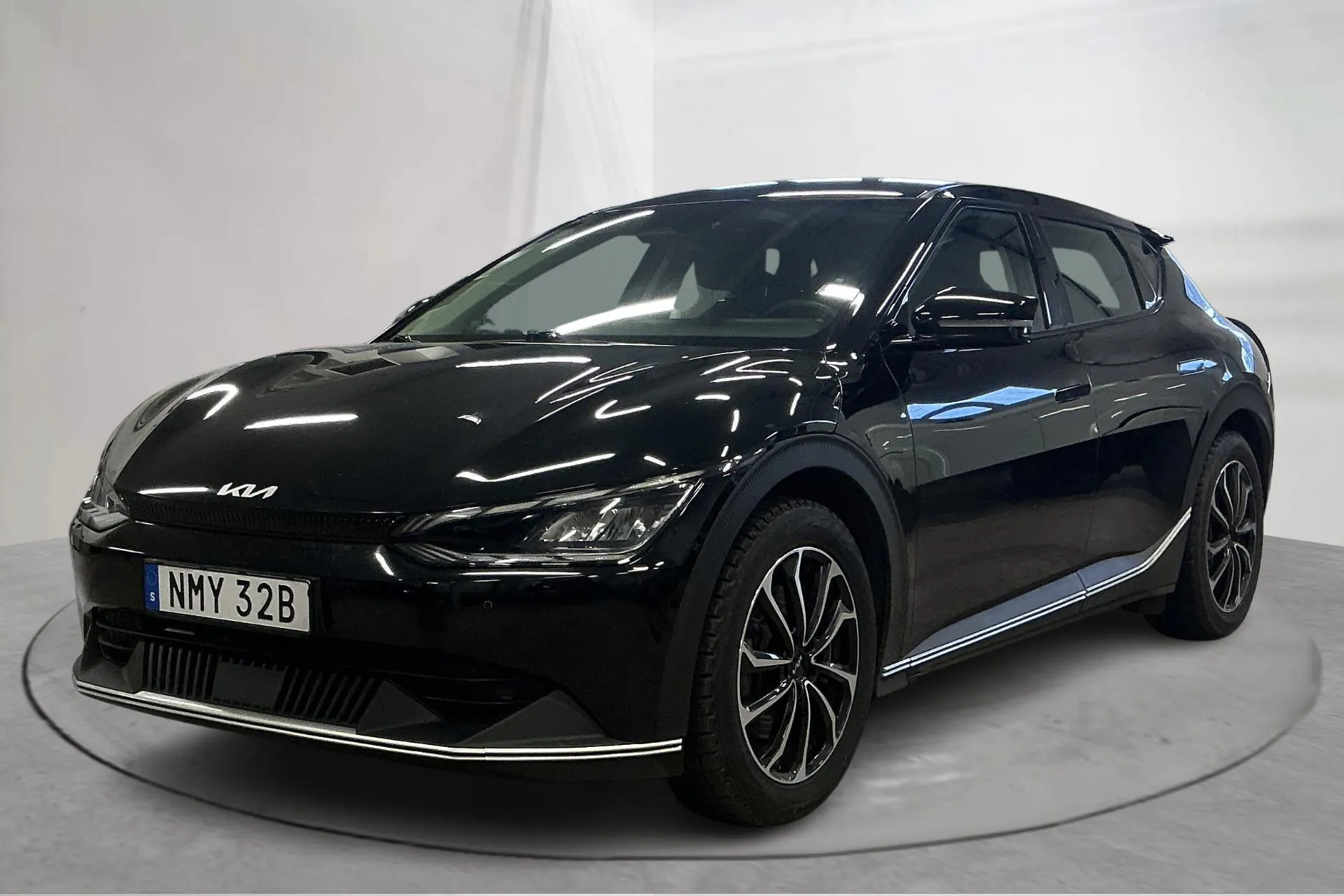 Presentationsfoto 1 av 19: KIA EV6 RWD (228hk) - 13 323 mil - Automat - svart - 2023