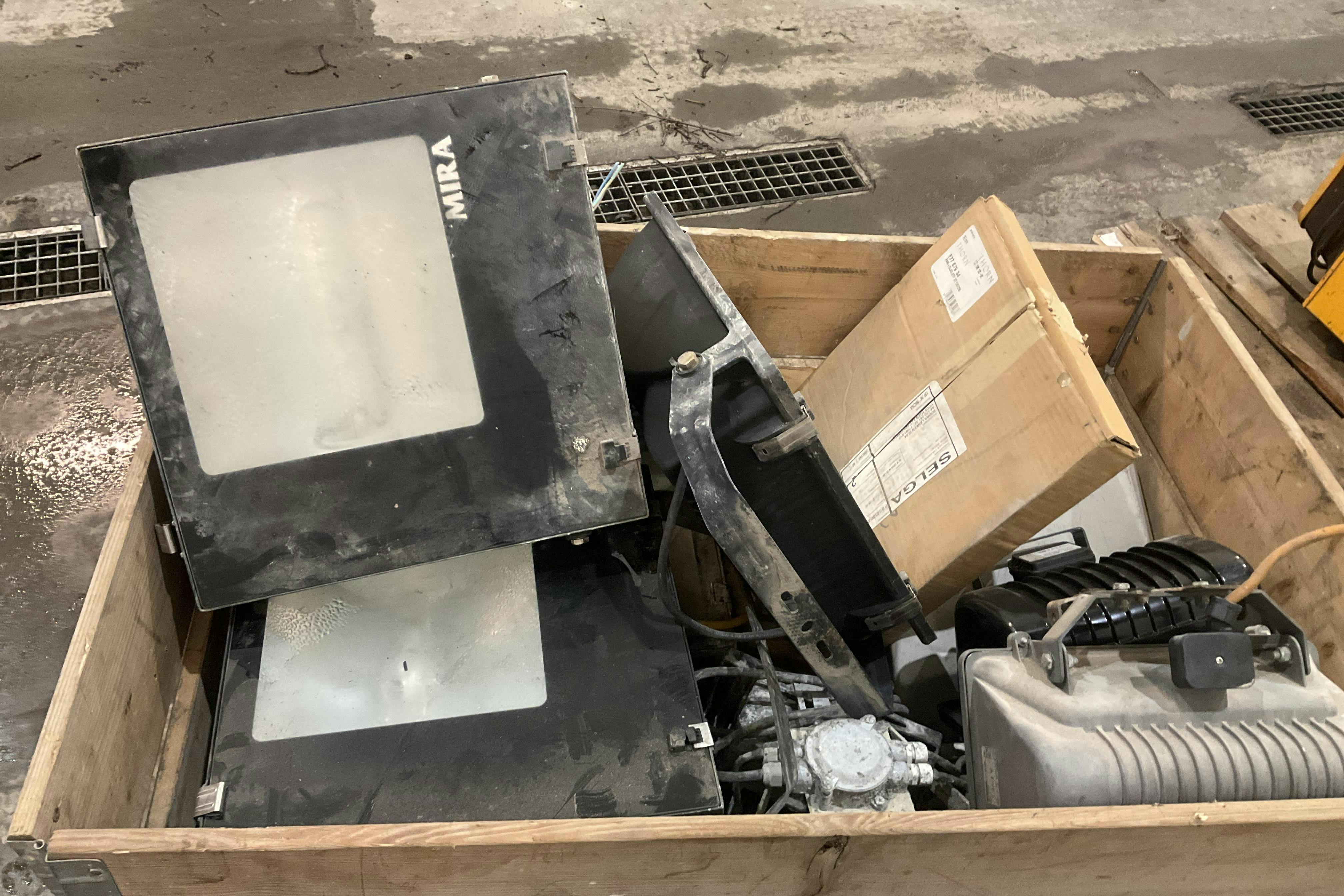 Presentation photo 19 of 19: Utrustning Tank, lampor & stödben - 0 km