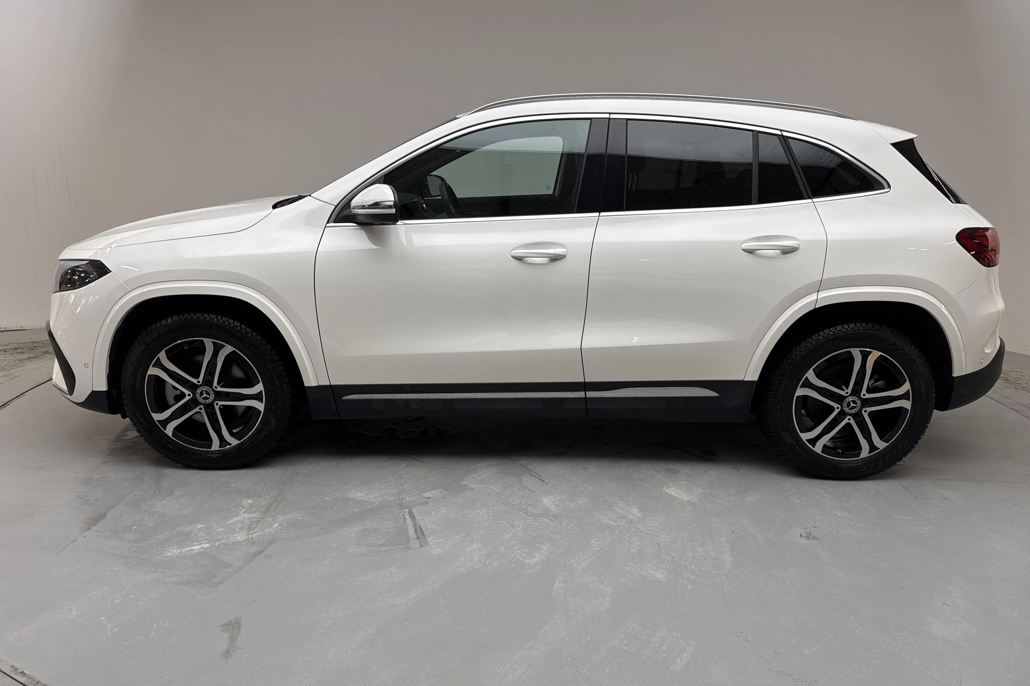 Presentation photo 2 of 17: Mercedes EQA 250+ H243 (190hk) - 15 710 km - Automatic - white - 2025