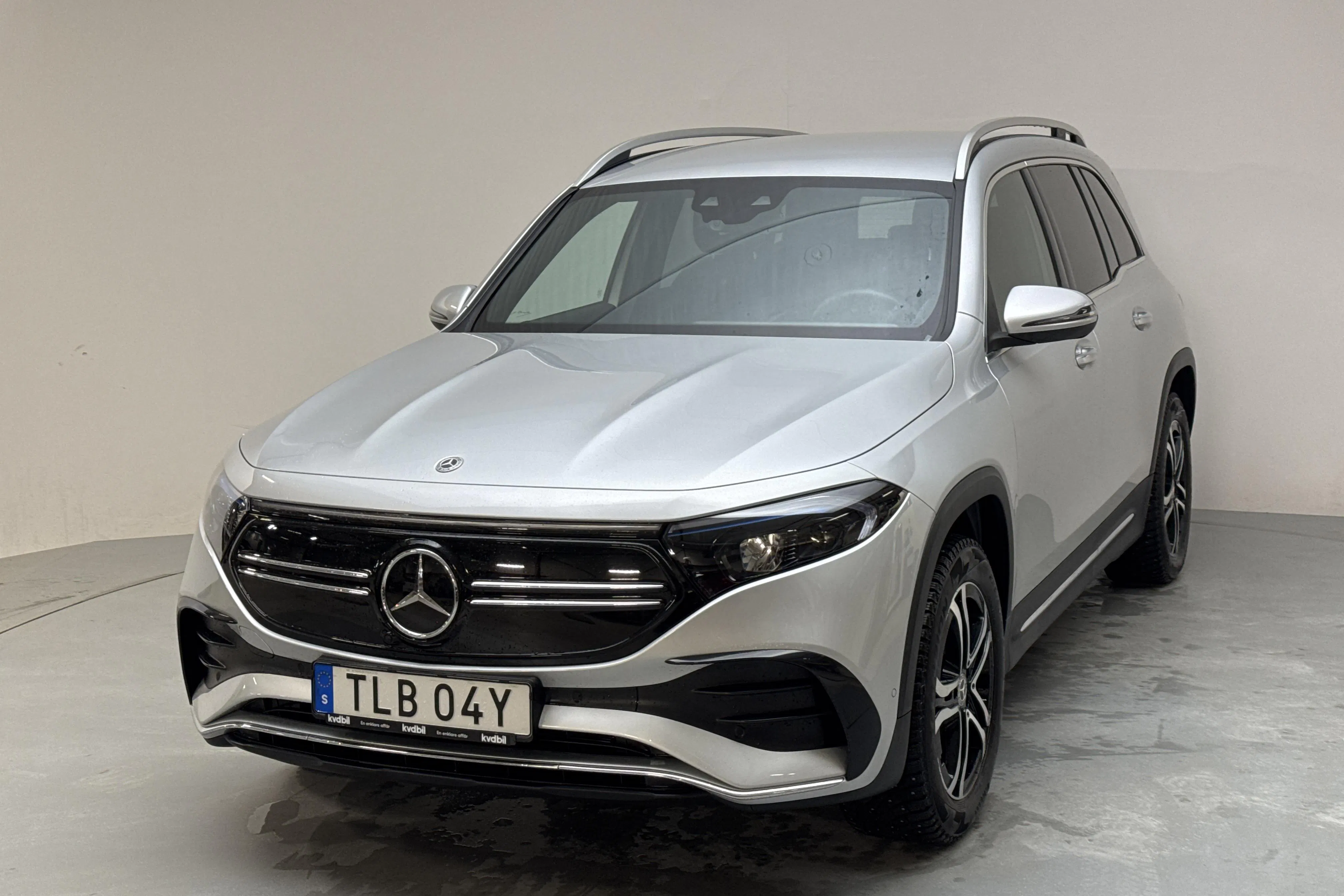 Presentationsfoto 1 av 17: Mercedes EQB 300 4MATIC X243 (228hk) - 2 396 mil - Automat - silver - 2023