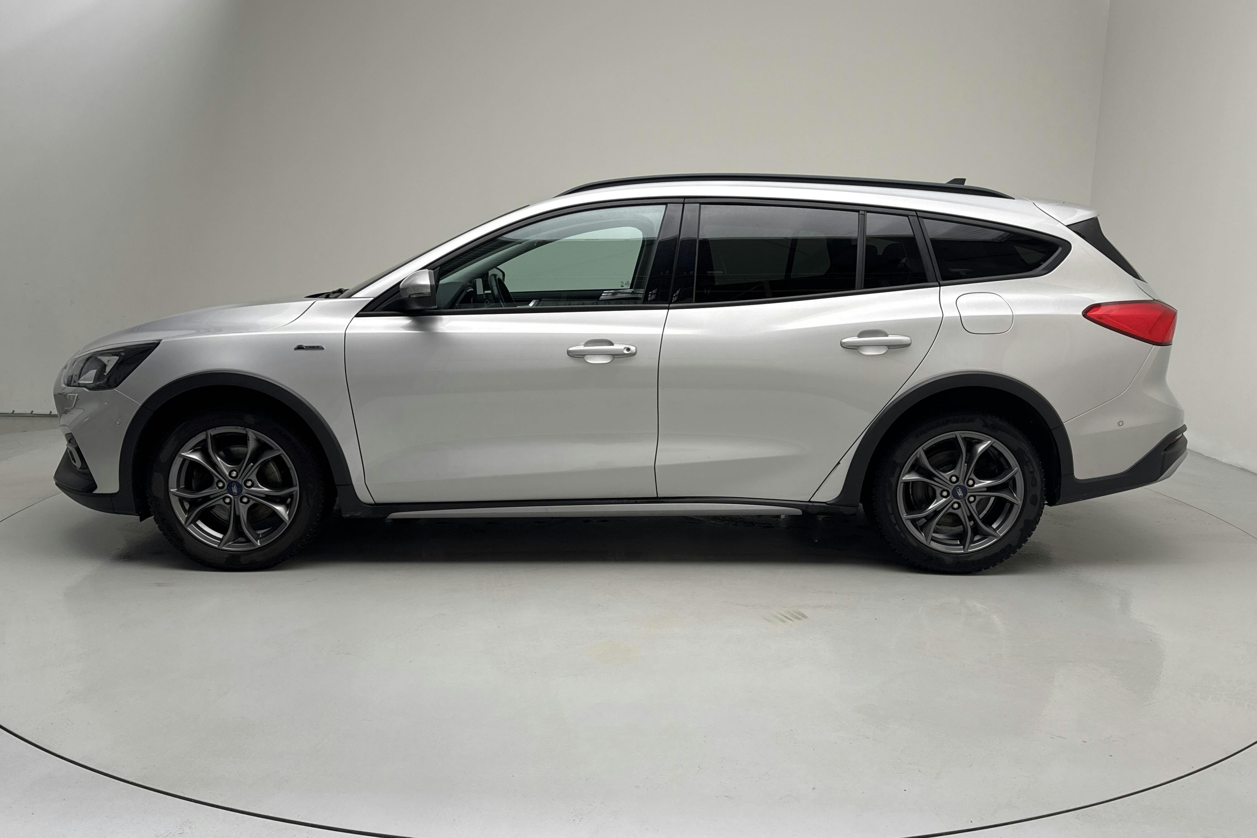 Presentation photo 2 of 14: Ford Focus 1.0 EcoBoost Kombi (125hk) - 78 360 km - Manual - gray - 2020