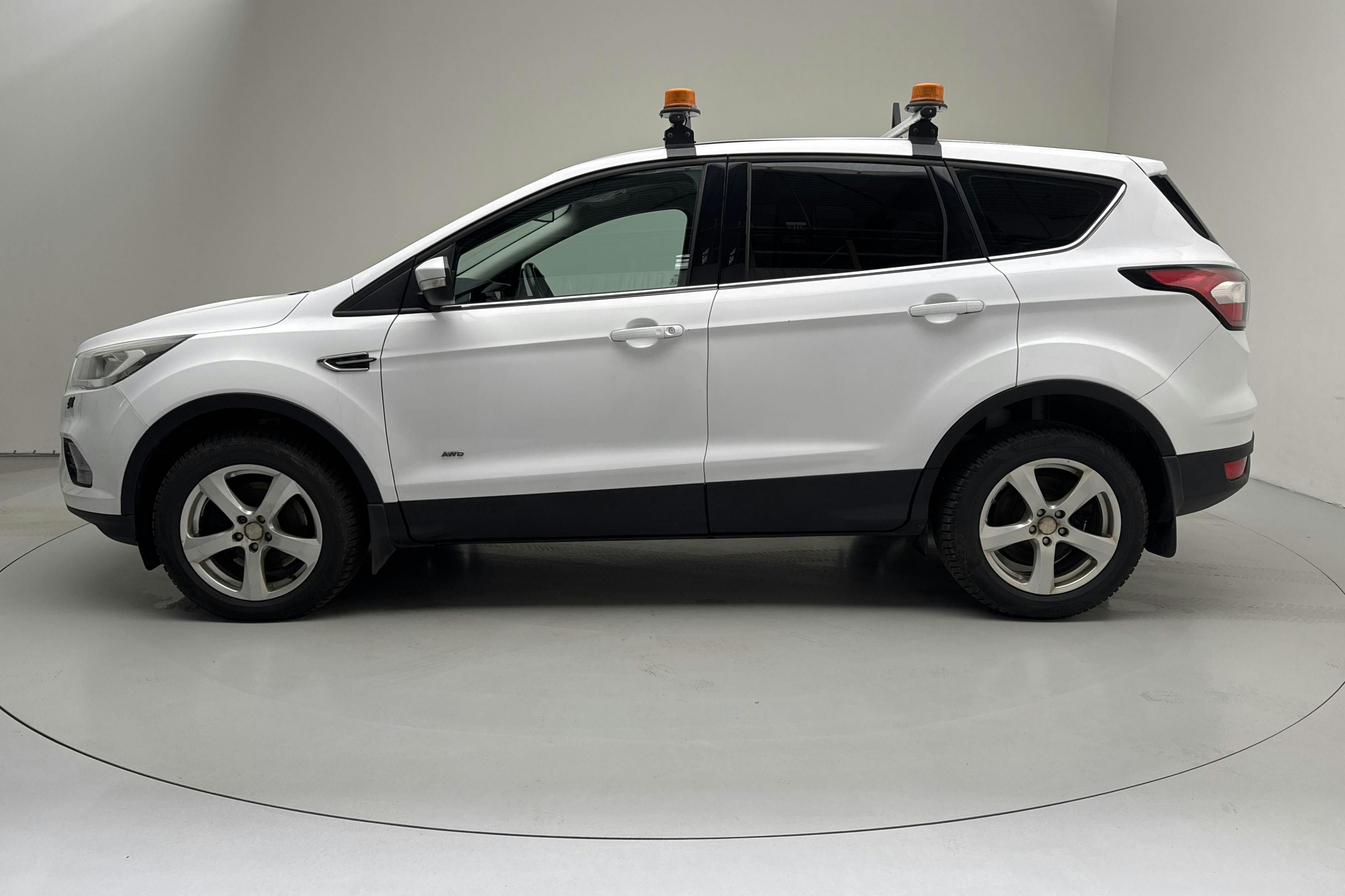 Presentationsfoto 2 av 14: Ford Kuga 2.0 TDCi AWD (150hk) - 11 764 mil - Manuell - vit - 2017