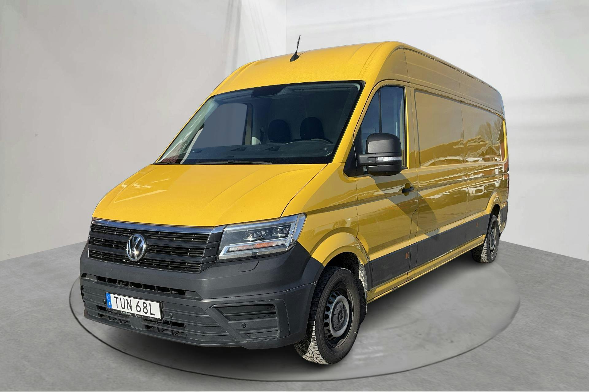 Presentationsfoto 1 av 11: VW Crafter 35 2.0 TDI Skåp (140hk) - 17 603 mil - Automat - gul - 2021
