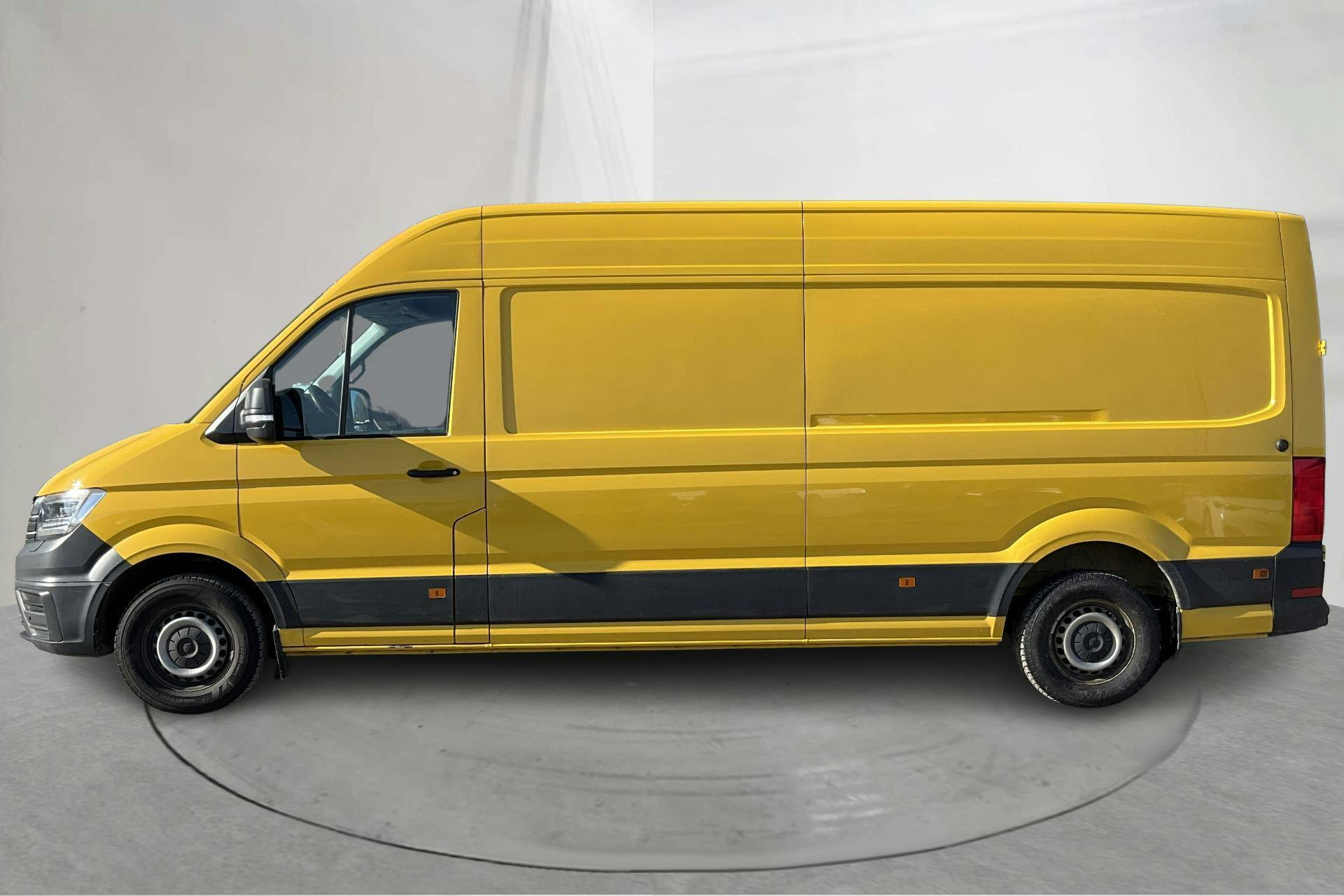 Presentationsfoto 2 av 11: VW Crafter 35 2.0 TDI Skåp (140hk) - 17 603 mil - Automat - gul - 2021