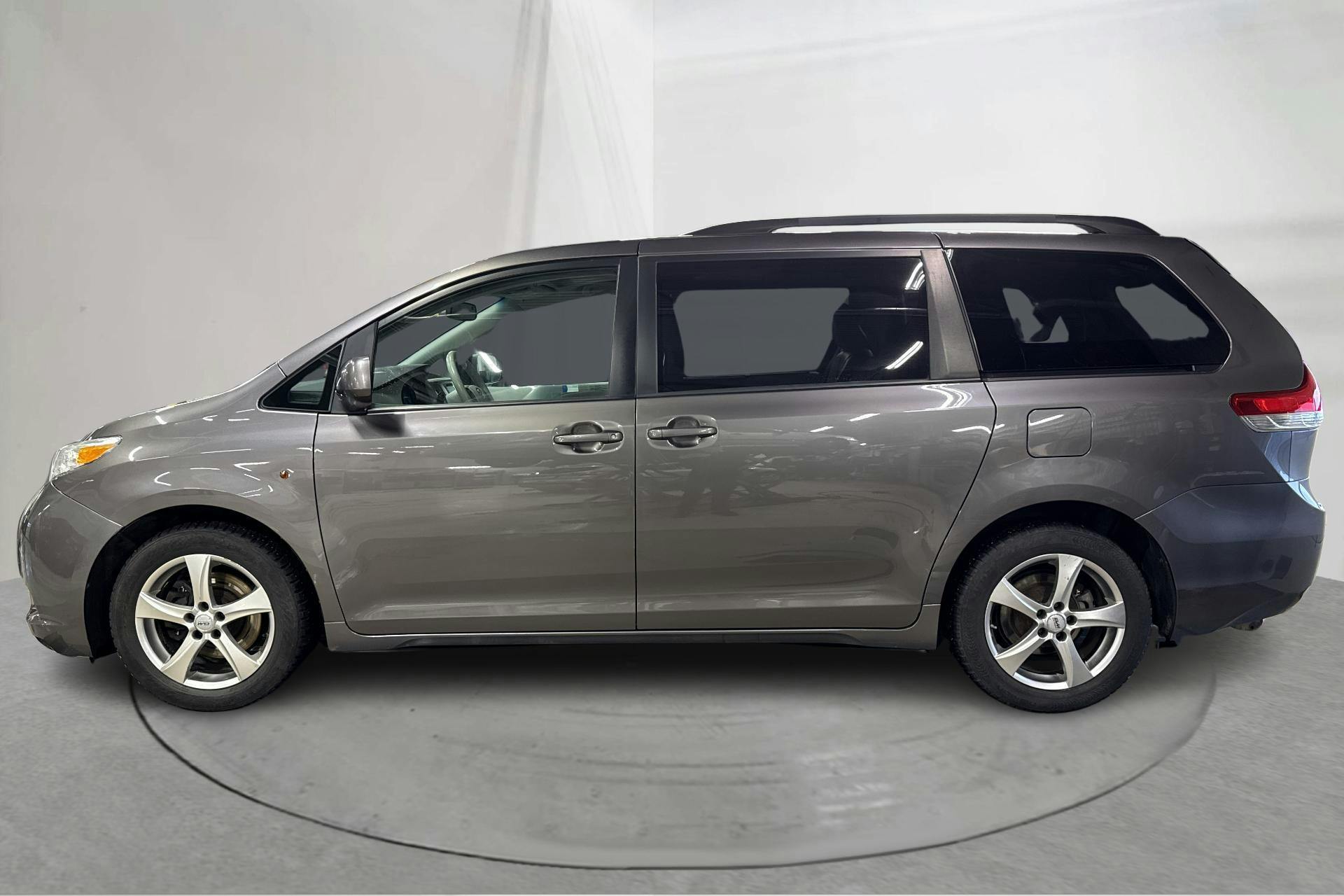 Presentation photo 2 of 21: Toyota Sienna 3.5 AWD (269hk) - 85 213 km - Automatic - gray - 2014