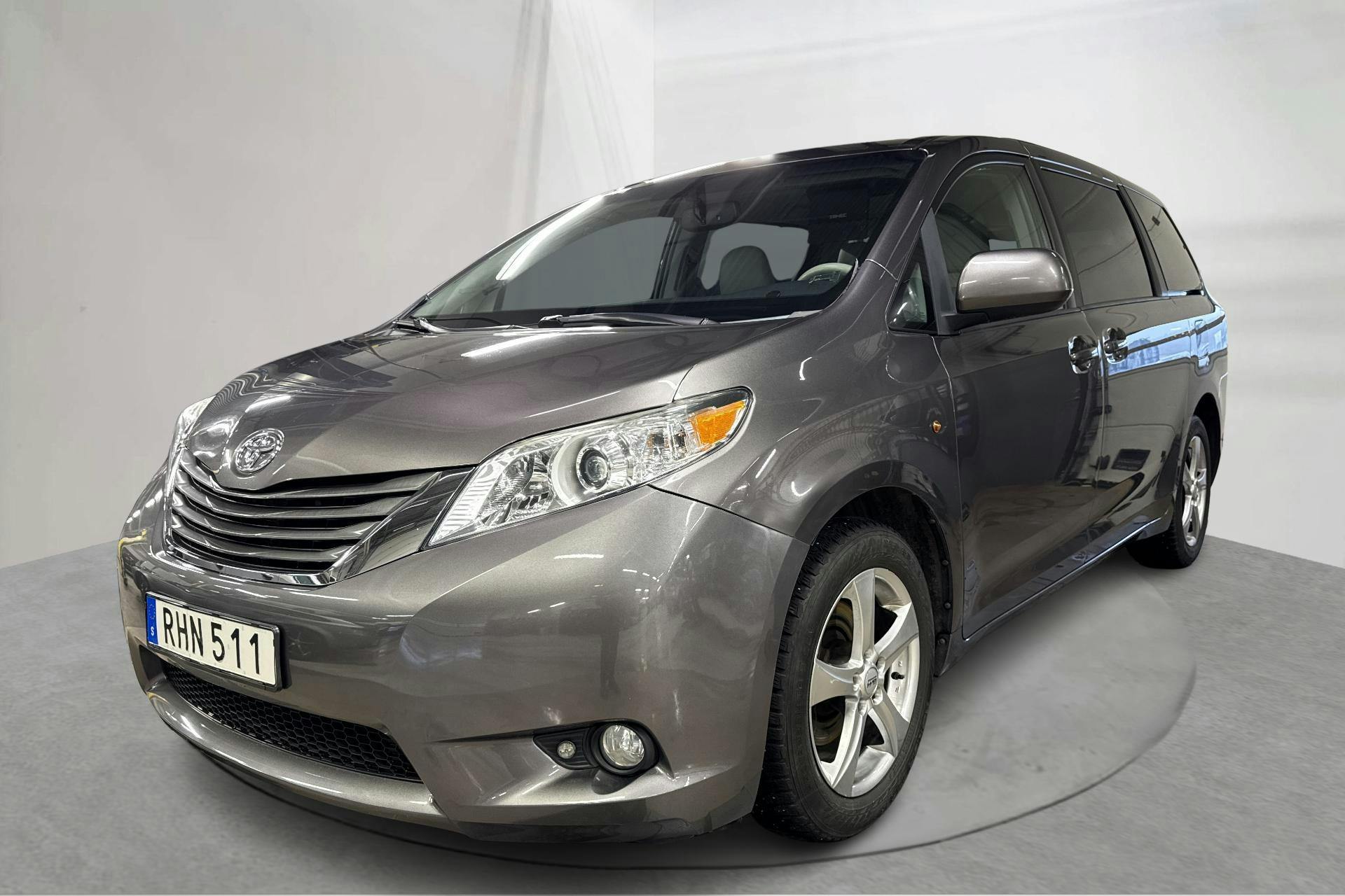 Presentation photo 1 of 21: Toyota Sienna 3.5 AWD (269hk) - 85 213 km - Automatic - gray - 2014
