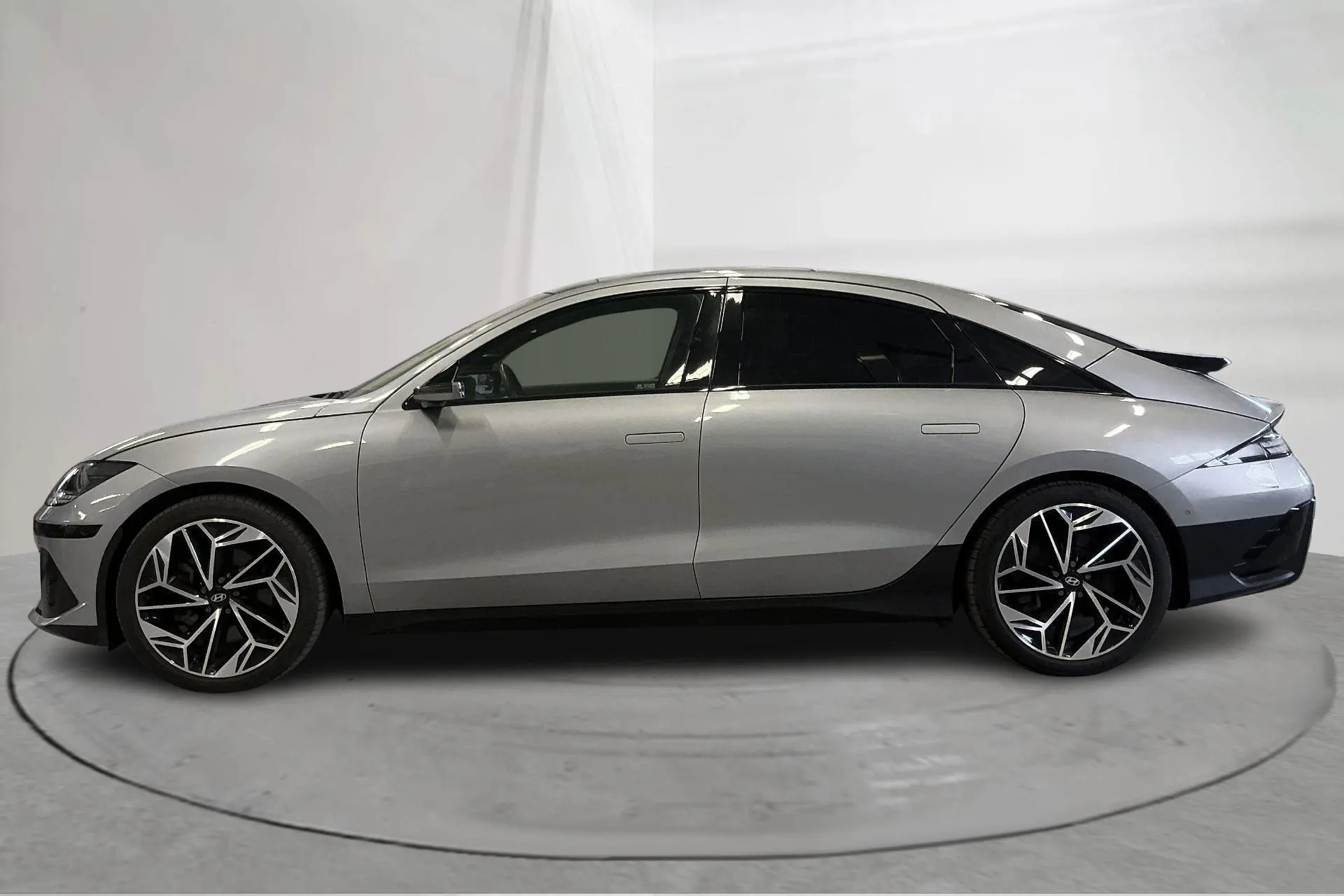 Presentation photo 2 of 19: Hyundai IONIQ 6 77kWh AWD (325hk) - 109 970 km - Automatic - gray - 2023