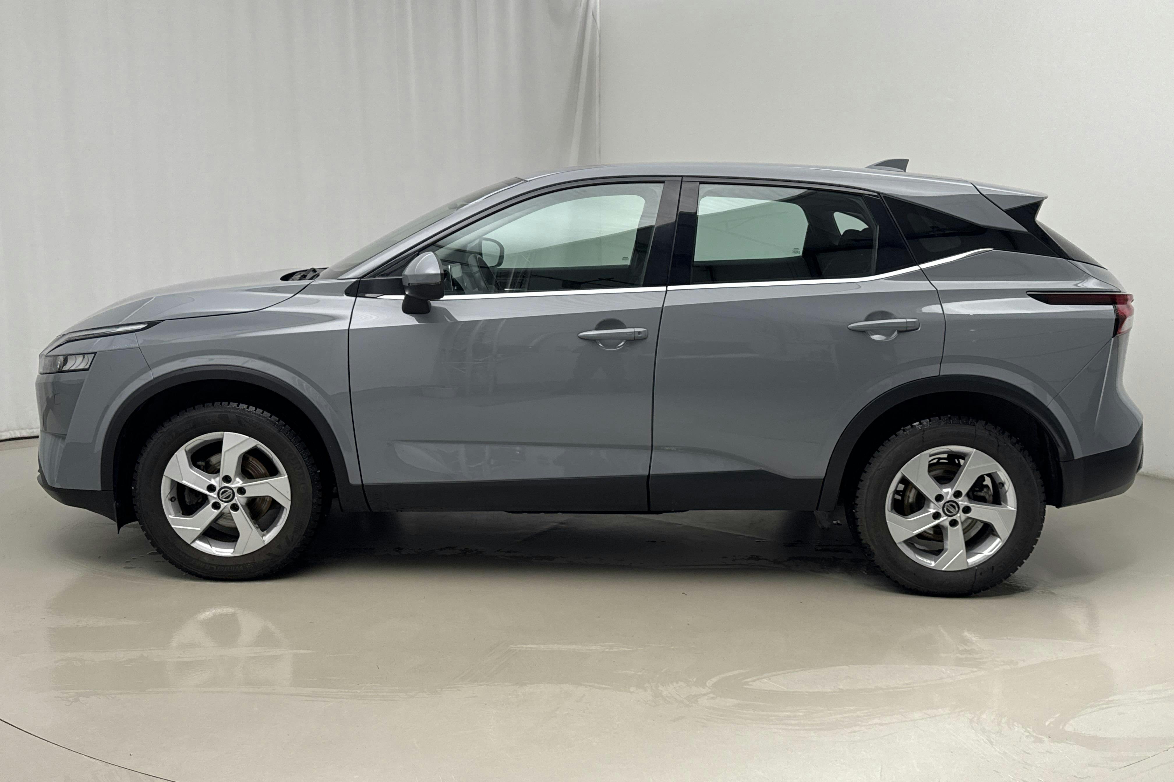 Presentation photo 2 of 16: Nissan Qashqai 1.3 MHEV (140hk) - 17 500 km - Manual - Light Grey - 2022