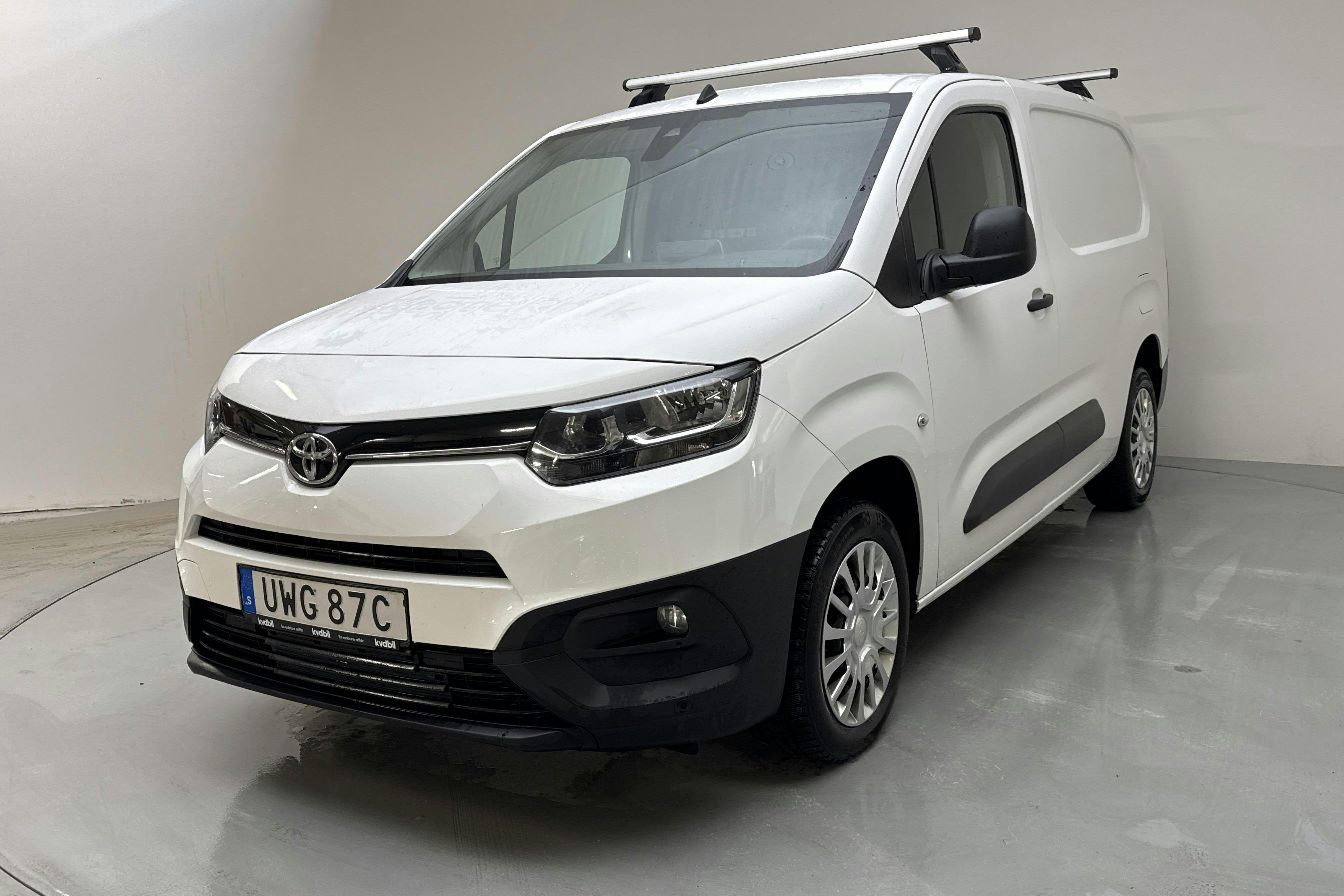 Presentationsfoto 1 av 13: Toyota PROACE CITY 1.5D (130hk) - 9 393 mil - Automat - vit - 2021