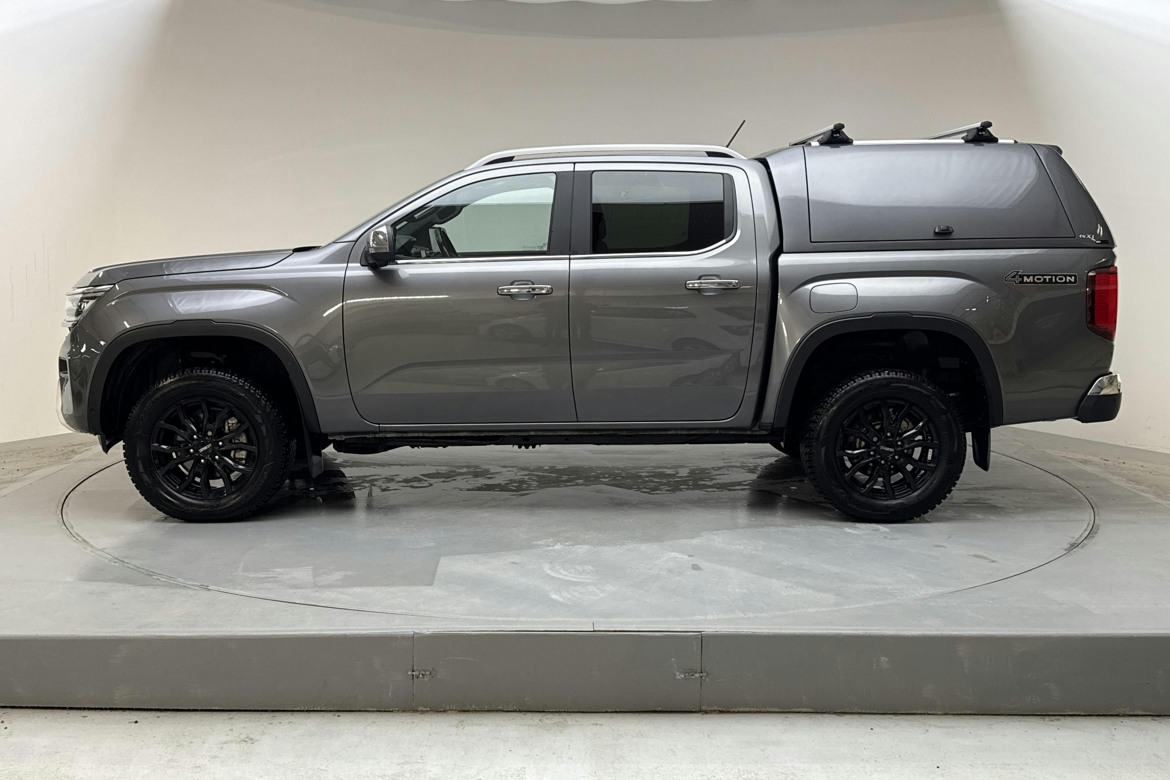 Presentation photo 2 of 16: VW Amarok 3.0 TDI 4motion (240hk) - 52 390 km - Automatic - gray - 2023