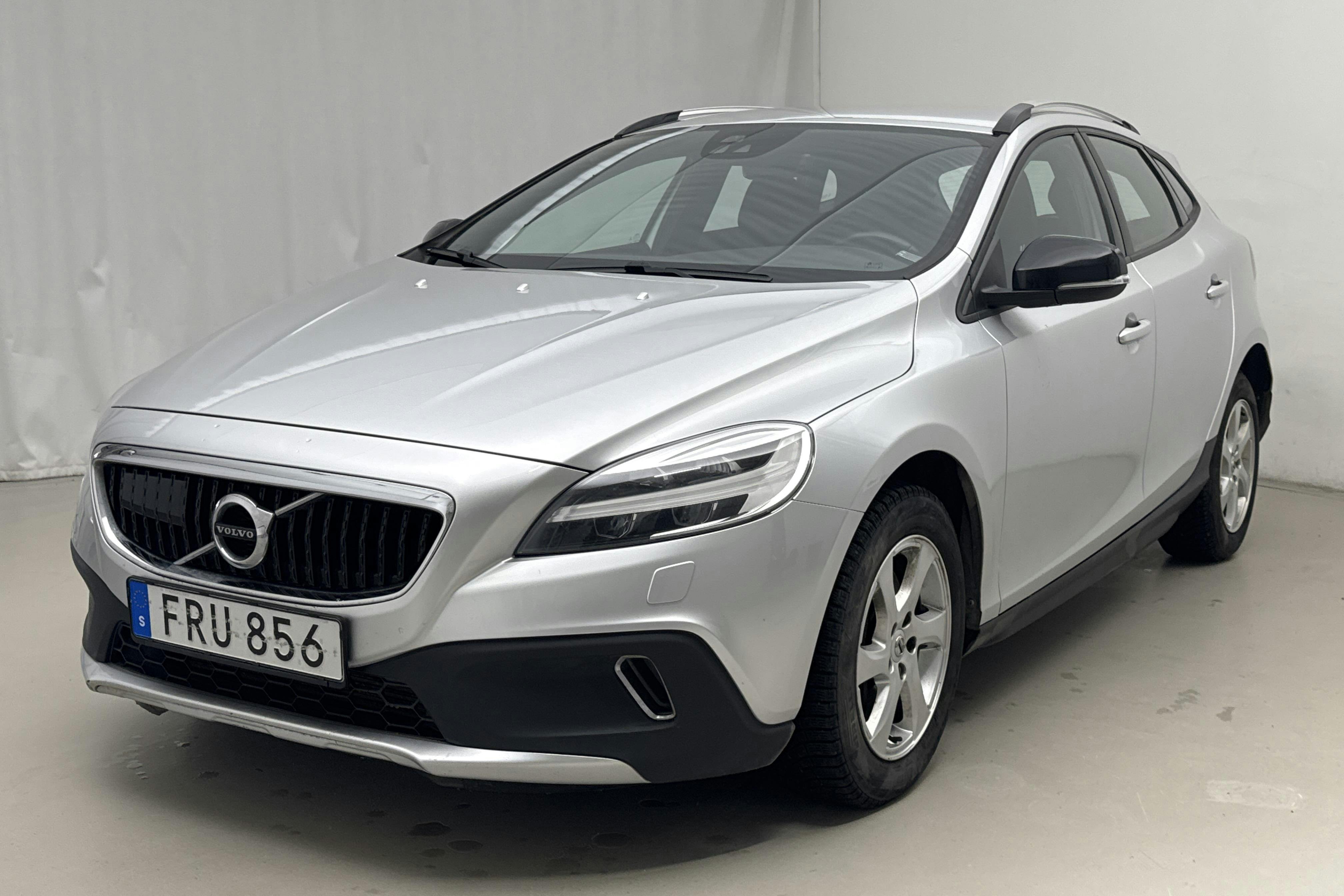 Presentation photo 1 of 14: Volvo V40 Cross Country T4 (190hk) - 188 150 km - Automatic - silver - 2017
