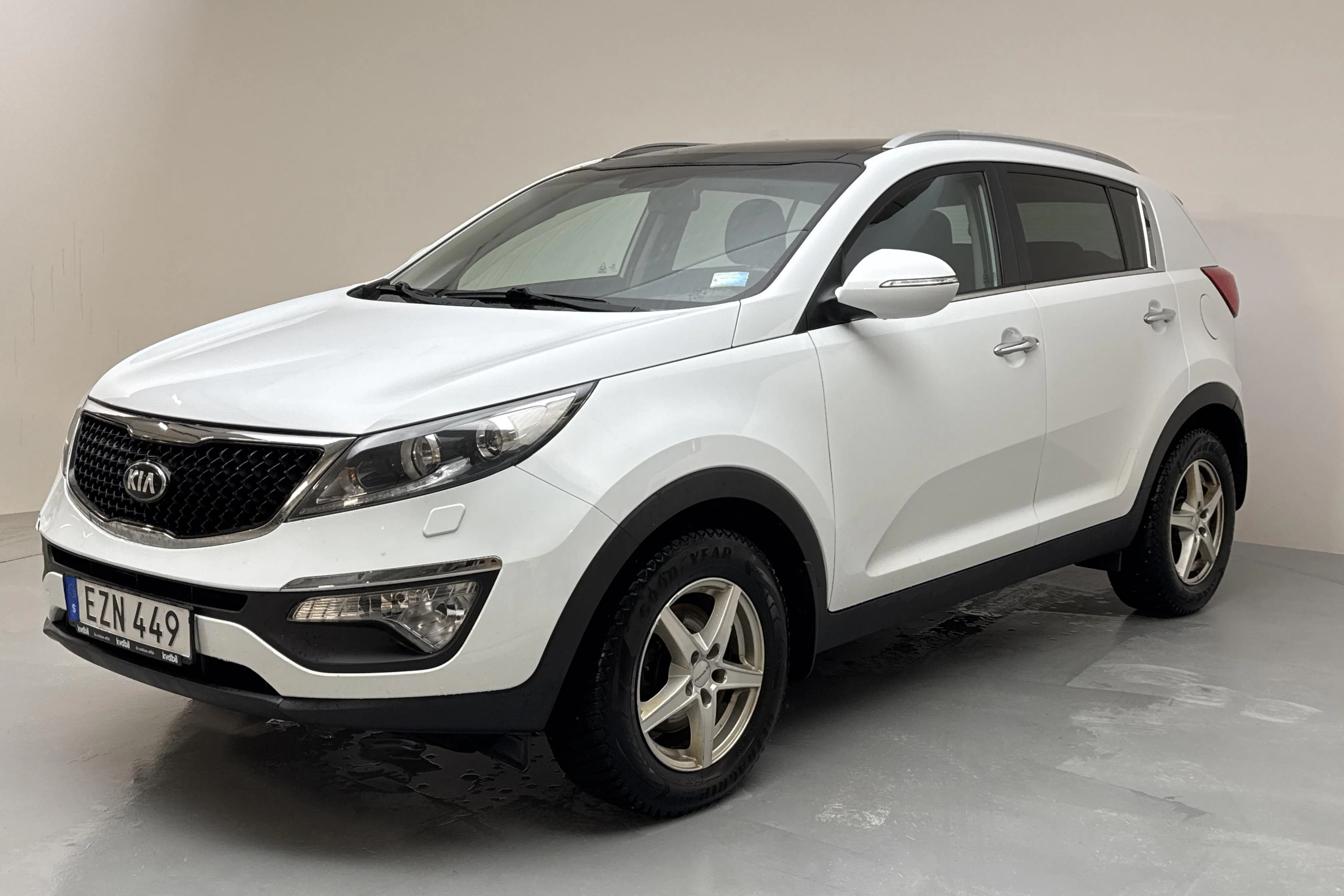 Presentationsfoto 1 av 15: KIA Sportage 1.7 CRDi 2WD (115hk) - 13 407 mil - Manuell - vit - 2015