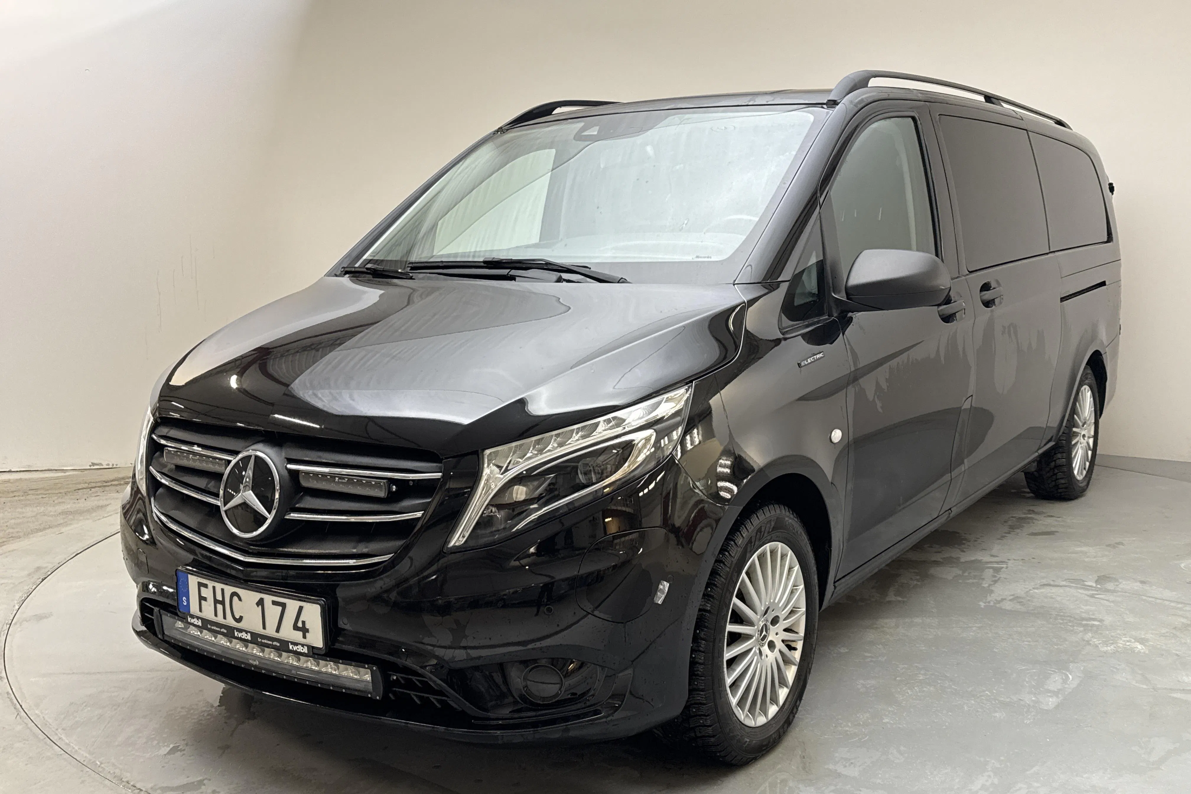 Presentationsfoto 1 av 17: Mercedes eVito Tourer W640 (204hk) - 5 771 mil - Automat - svart - 2022