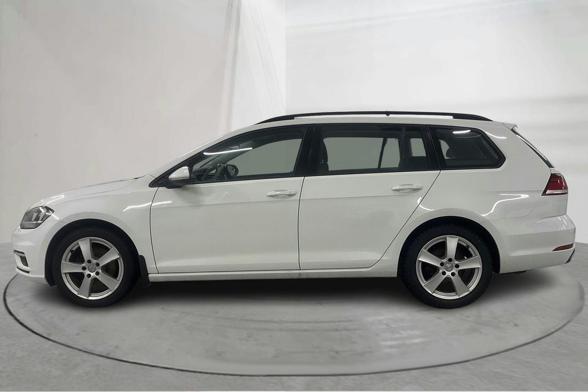 Presentation photo 2 of 18: Volkswagen Golf VII 2.0 TDI Sportscombi 4MOTION (150hk) - 110 950 km - Automatic - white - 2019