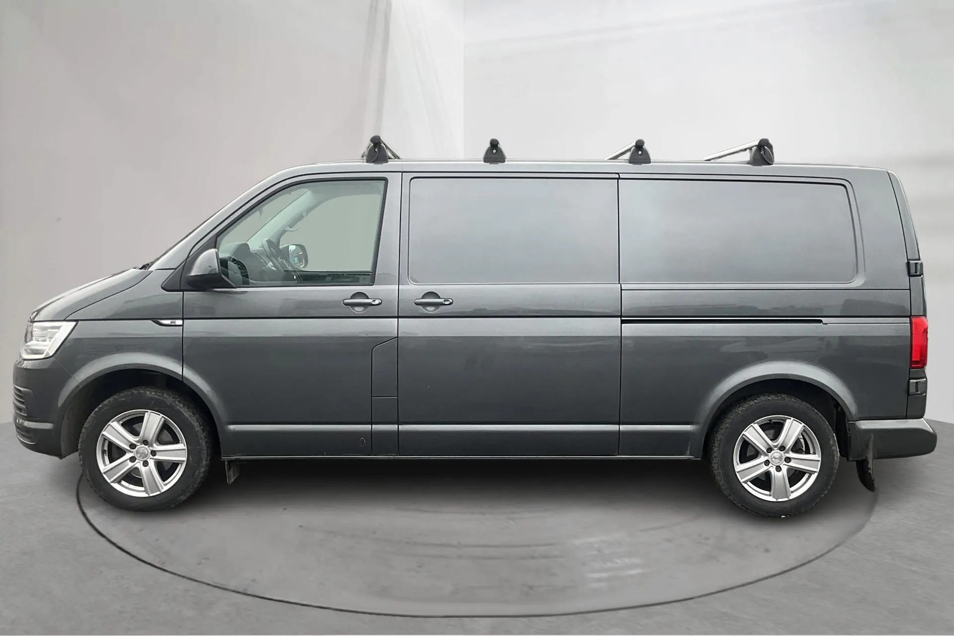 Presentation photo 2 of 15: VW Transporter T6 2.0 TDI BMT Skåp 4MOTION (150hk) - 175 010 km - Automatic - gray - 2018