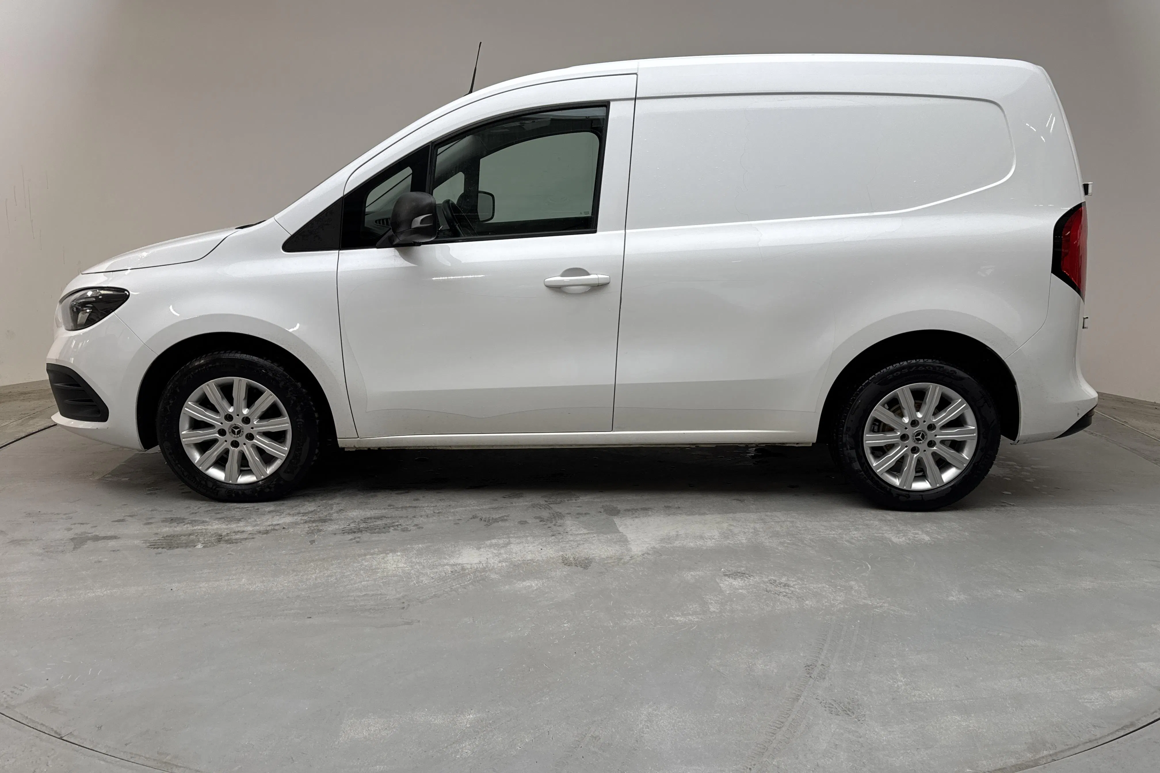 Presentationsfoto 2 av 12: Mercedes Citan 112 1.5 CDI (116hk) - 12 780 mil - Manuell - vit - 2022