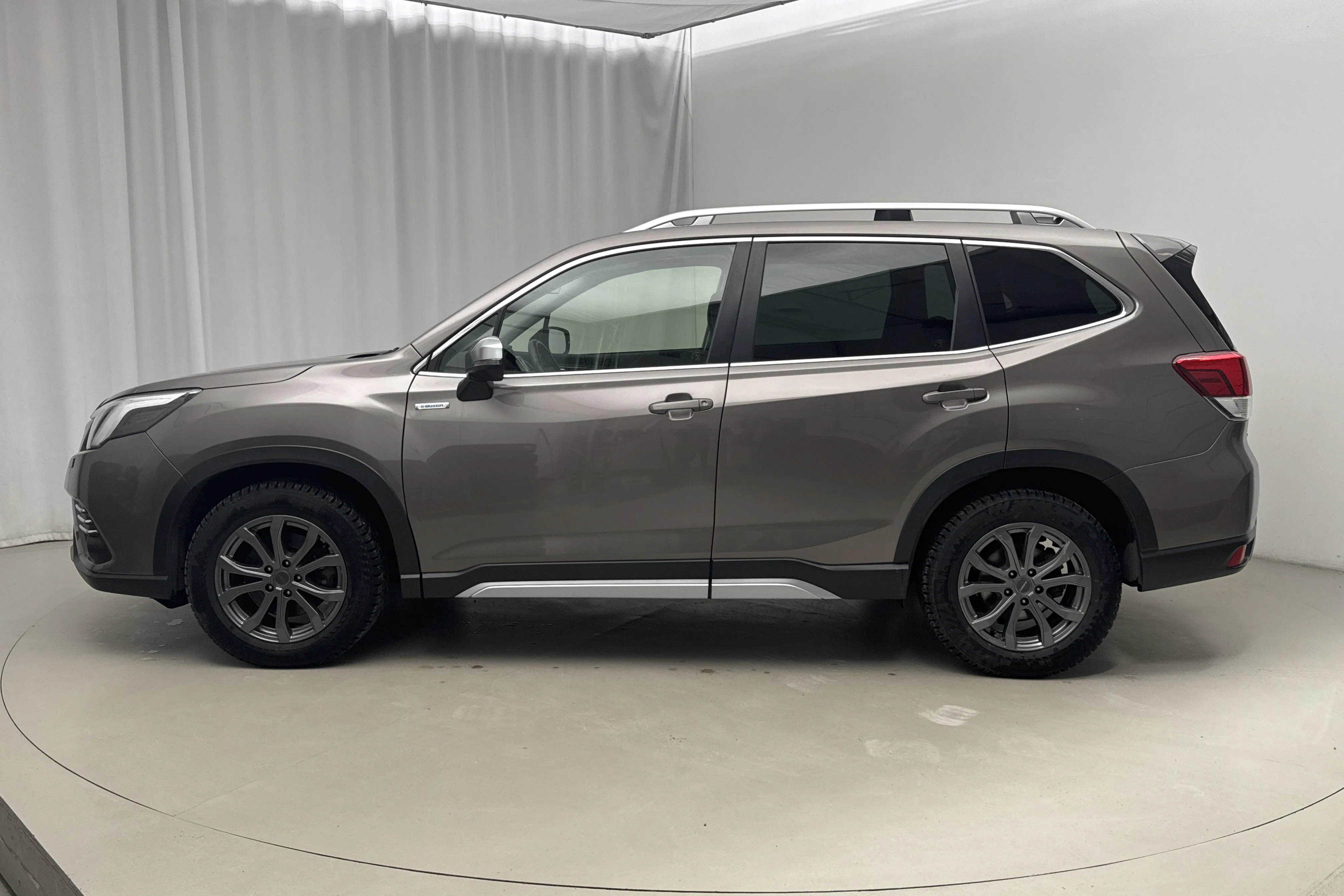 Presentationsfoto 2 av 22: Subaru Forester e-Boxer 2.0i AWD (150hk) - 8 545 mil - Automat - Light Brown - 2022