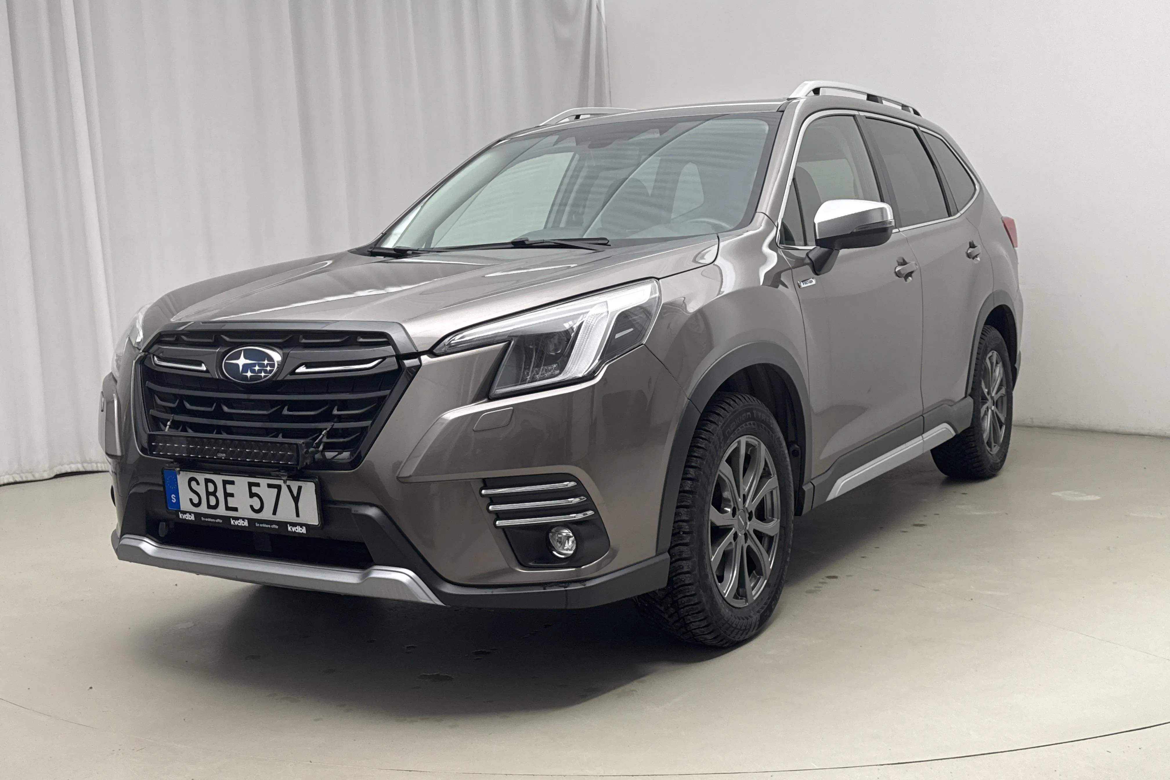 Presentationsfoto 1 av 22: Subaru Forester e-Boxer 2.0i AWD (150hk) - 8 545 mil - Automat - Light Brown - 2022