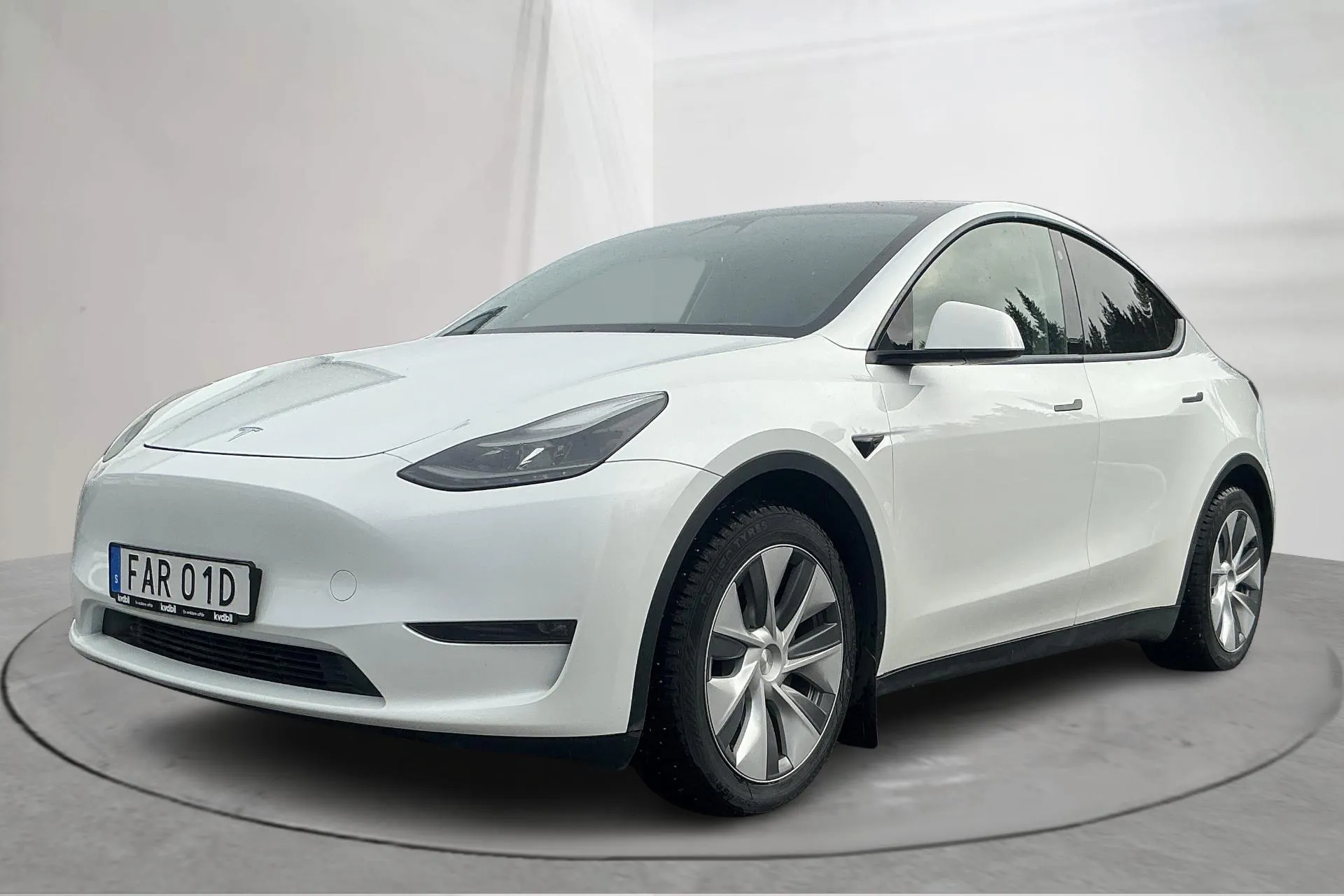 Presentation photo 1 of 22: Tesla Model Y Long Range Dual Motor AWD - 73 640 km - Automatic - white - 2023