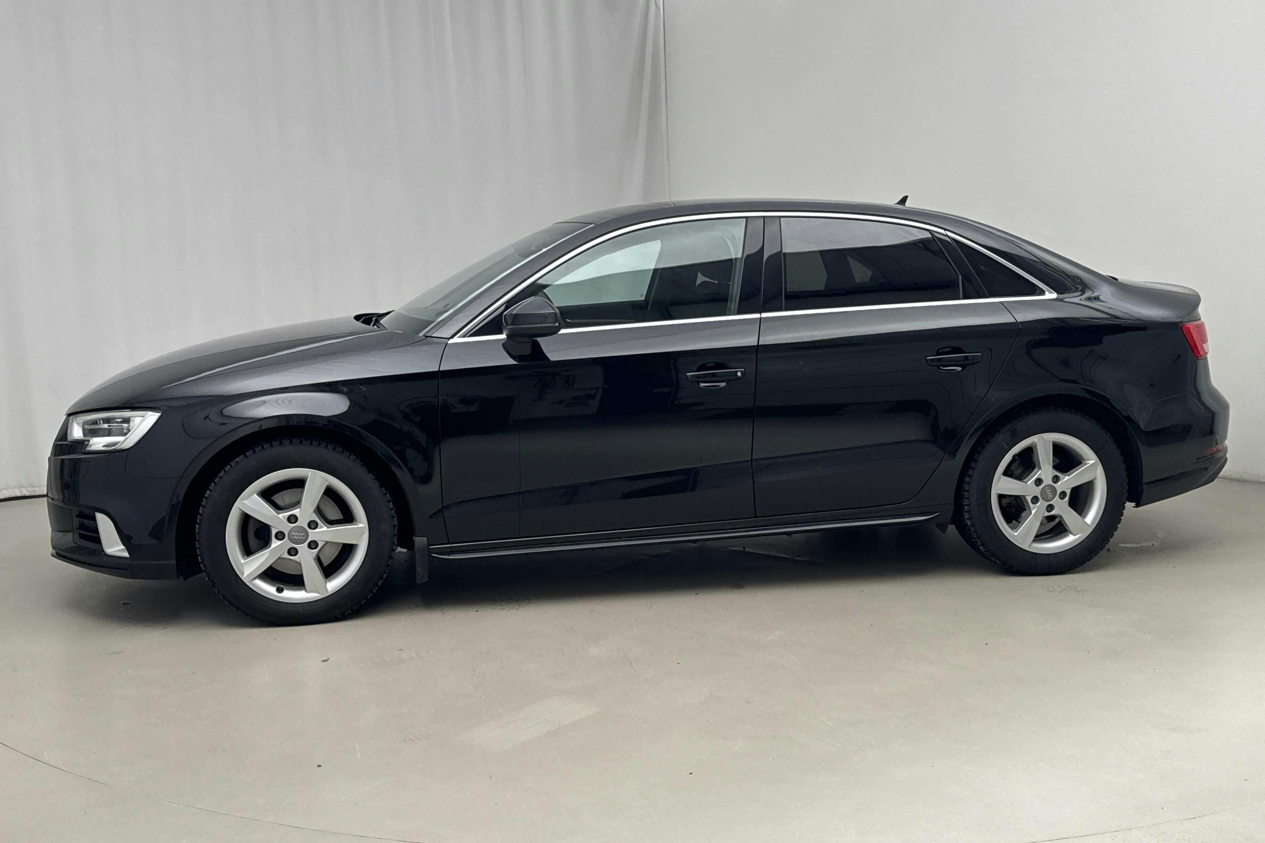 Presentationsfoto 2 av 16: Audi A3 1.4 TFSI Sedan (150hk) - 9 612 mil - Manuell - svart - 2017