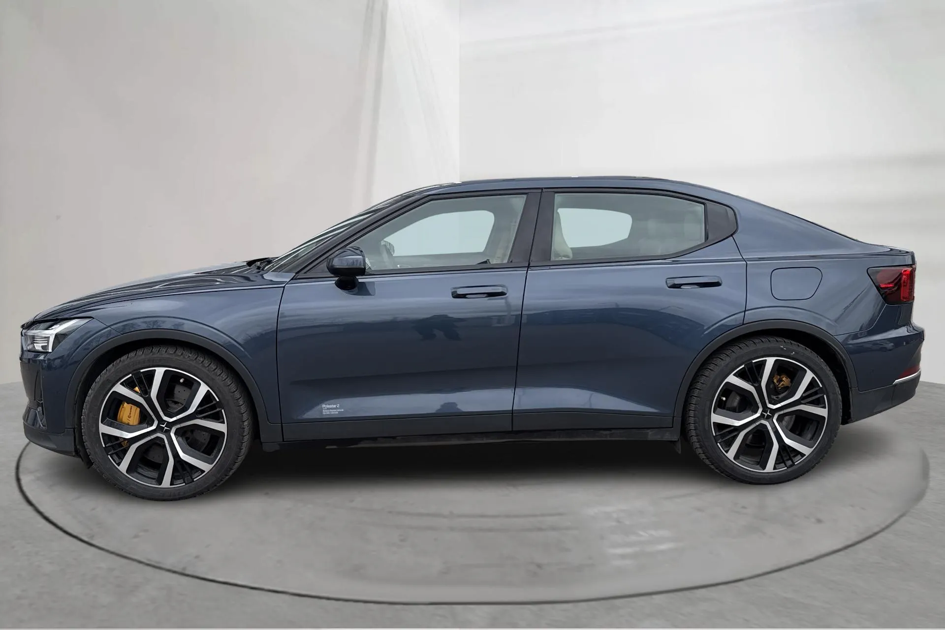 Presentationsfoto 2 av 22: Polestar 2 Long range Dual motor (408hk) - 11 414 mil - Automat - Dark Blue - 2021